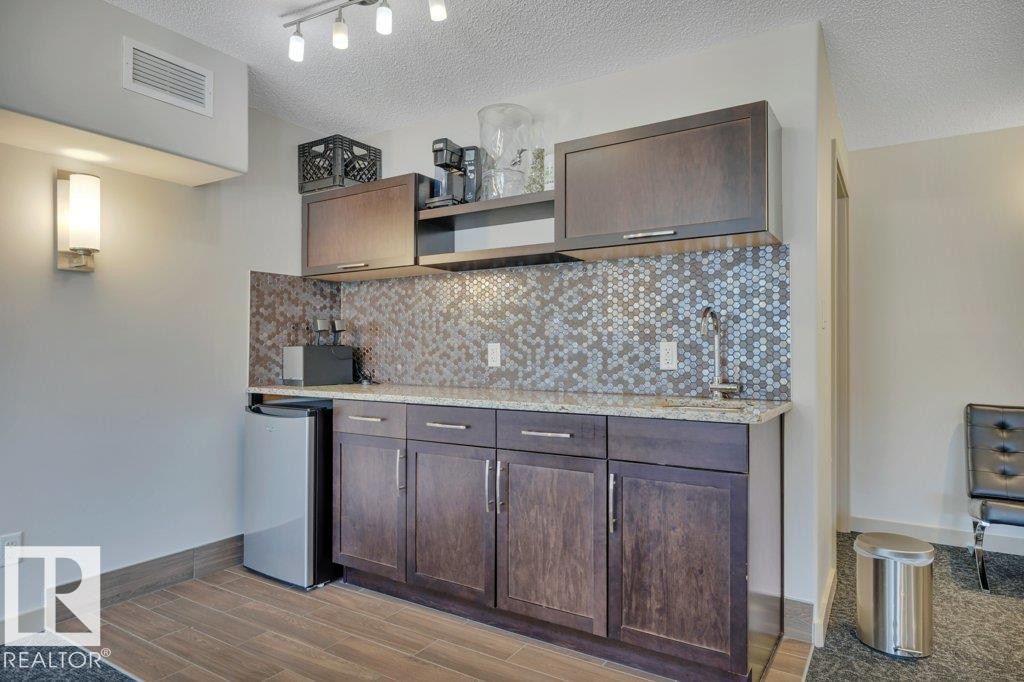 206 5510 Schonsee Drive, Edmonton, AB - Indoor