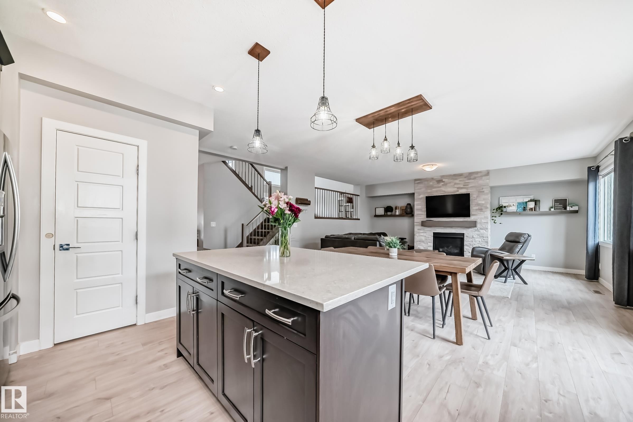 2011 201 Street, Edmonton, AB - Indoor