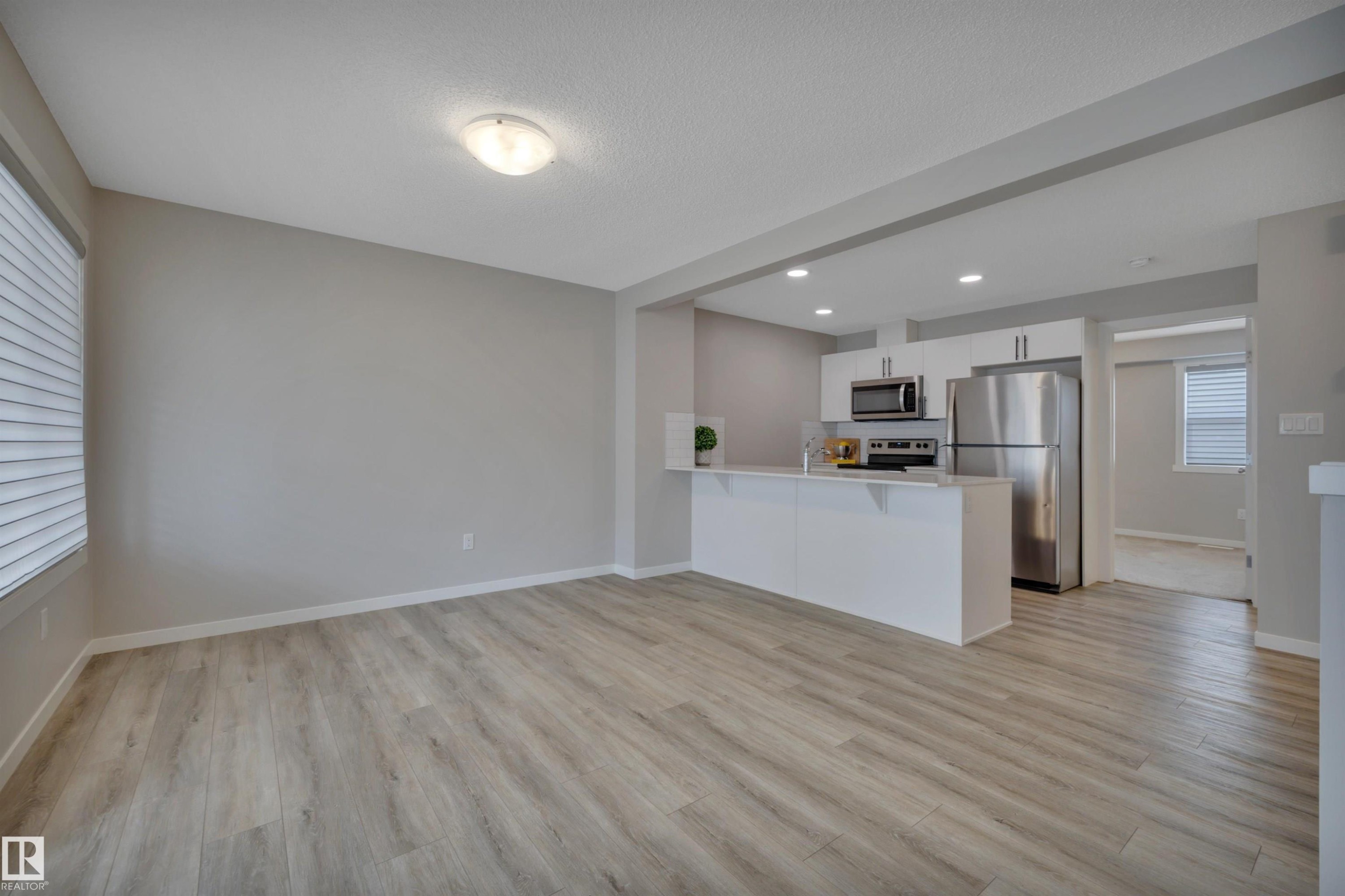19 1110 Daniels Link Link, Edmonton, AB - Indoor Photo Showing Kitchen