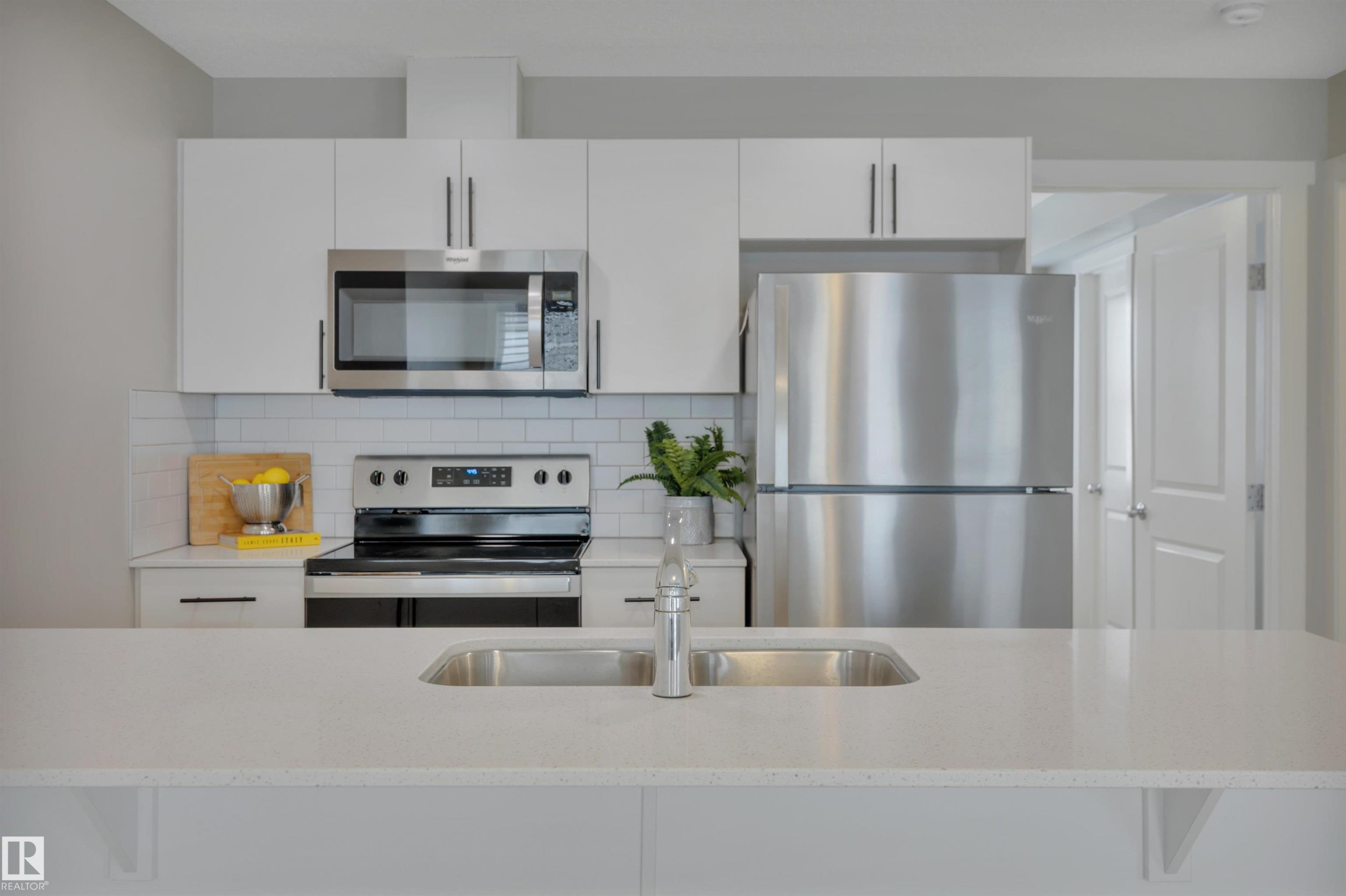 19 1110 Daniels Link Link, Edmonton, AB - Indoor Photo Showing Kitchen With Stainless Steel Kitchen With Double Sink With Upgraded Kitchen