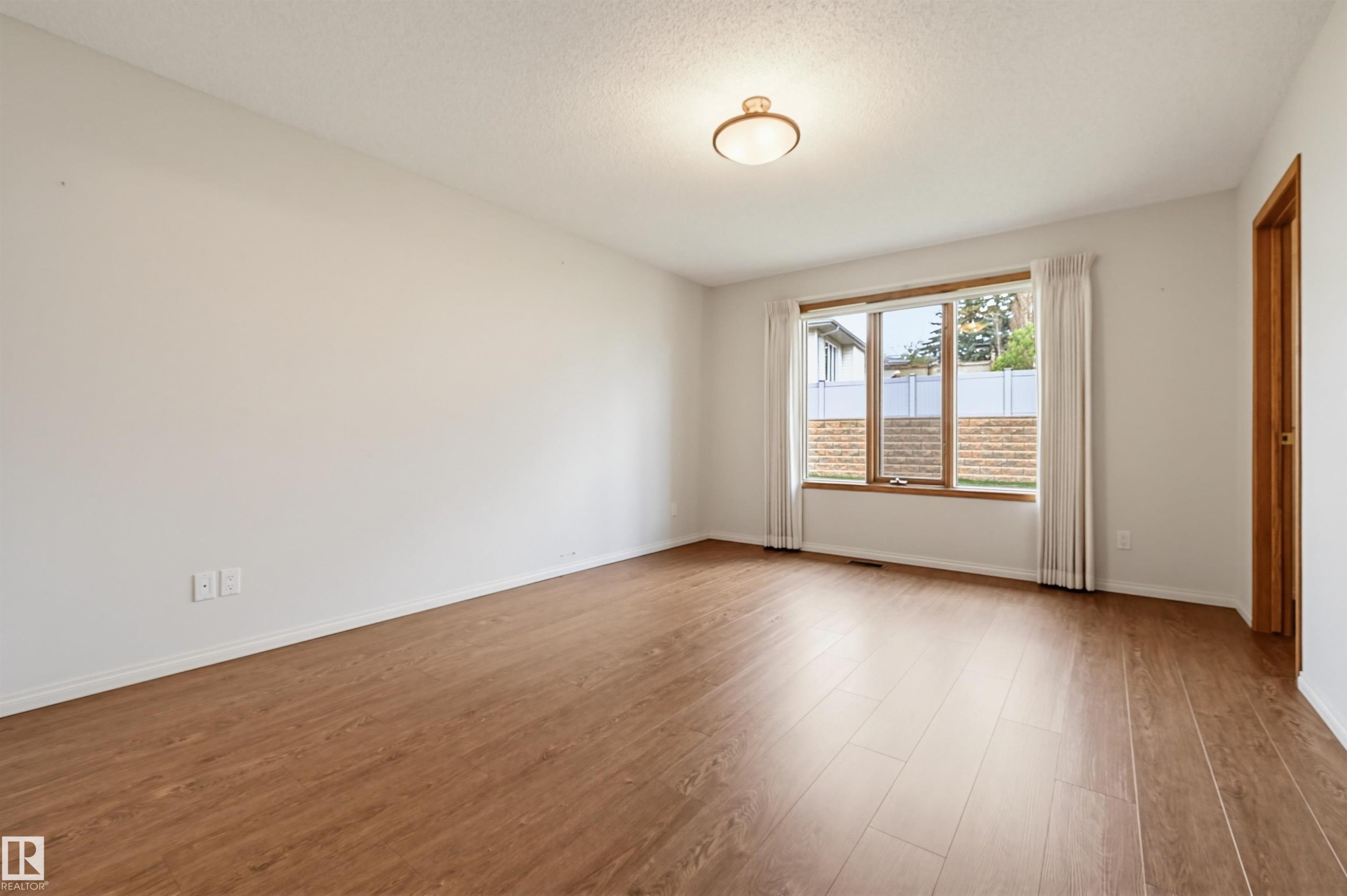 604 Revell Wynd, Edmonton, AB - Indoor Photo Showing Other Room