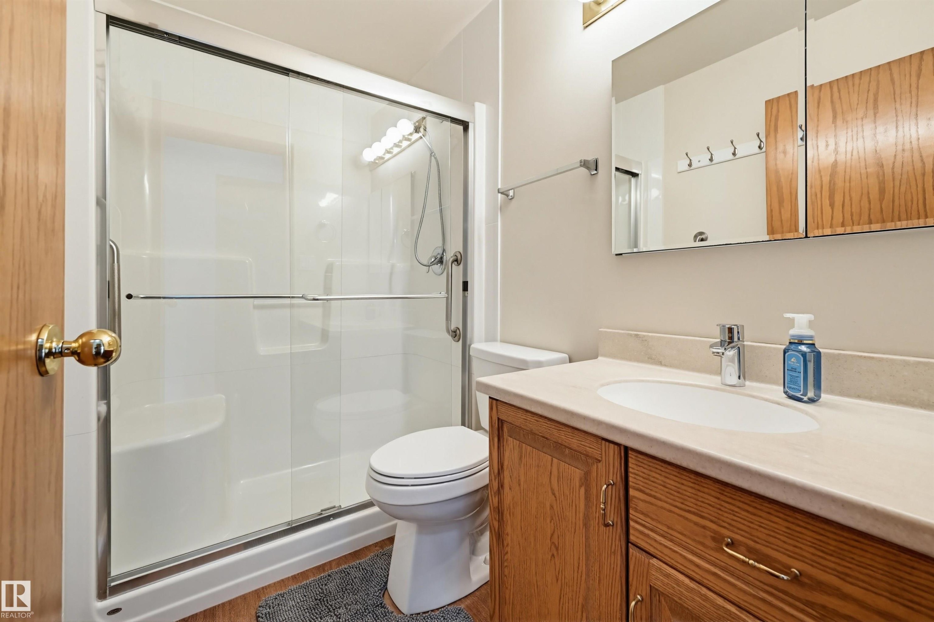 604 Revell Wynd, Edmonton, AB - Indoor Photo Showing Bathroom