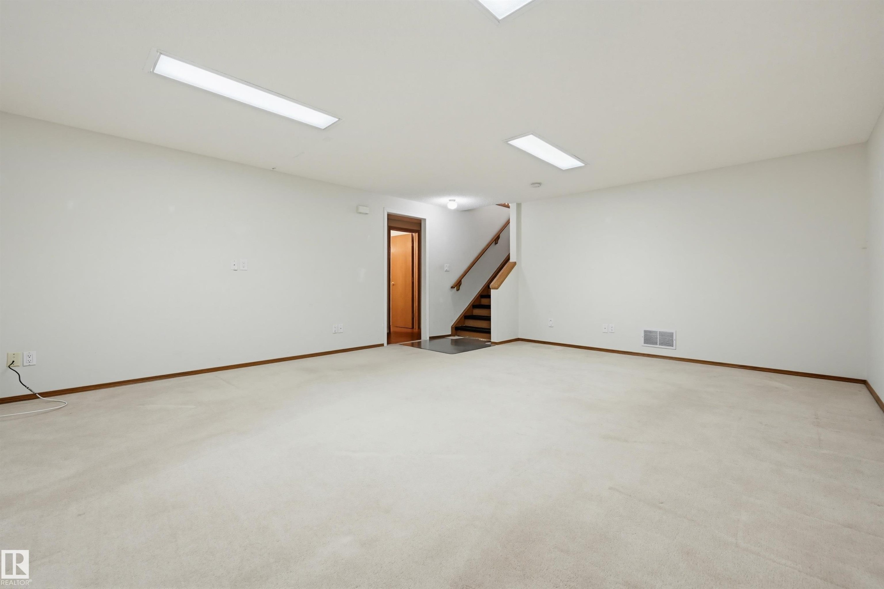 604 Revell Wynd, Edmonton, AB - Indoor Photo Showing Other Room