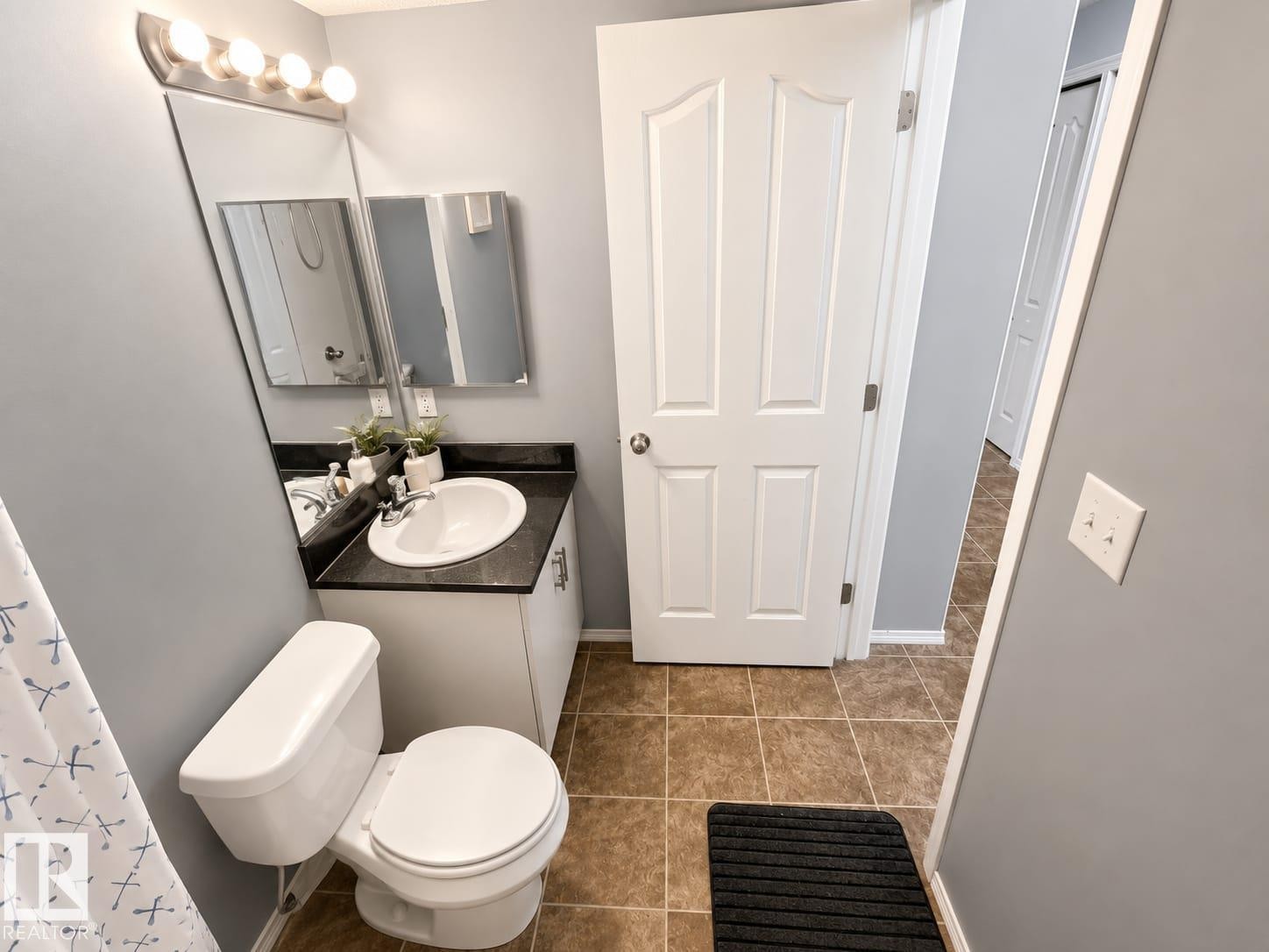 #122 270 Mcconachie Dr Nw, Edmonton, AB - Indoor Photo Showing Bathroom