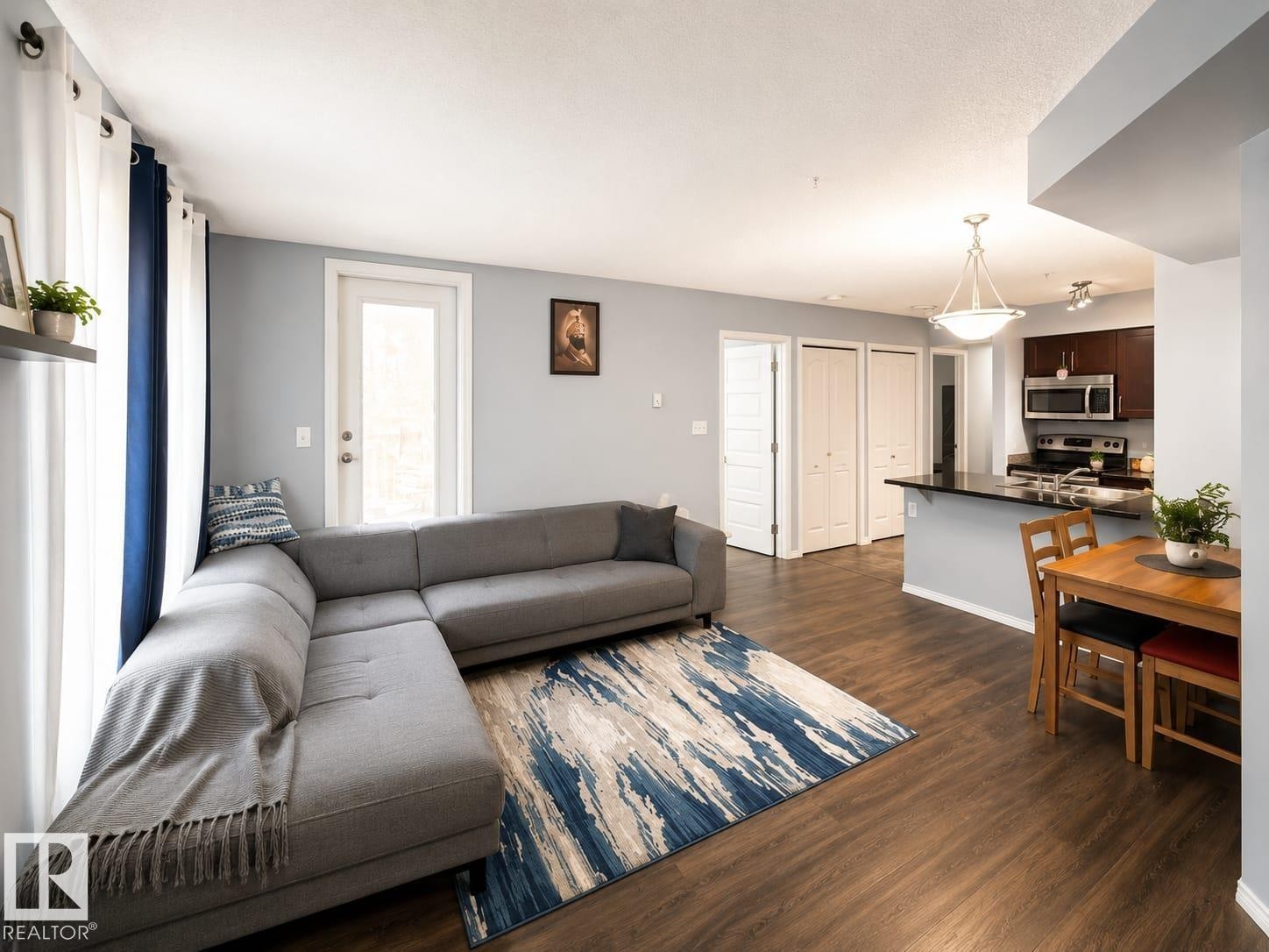 #122 270 Mcconachie Dr Nw, Edmonton, AB - Indoor Photo Showing Living Room