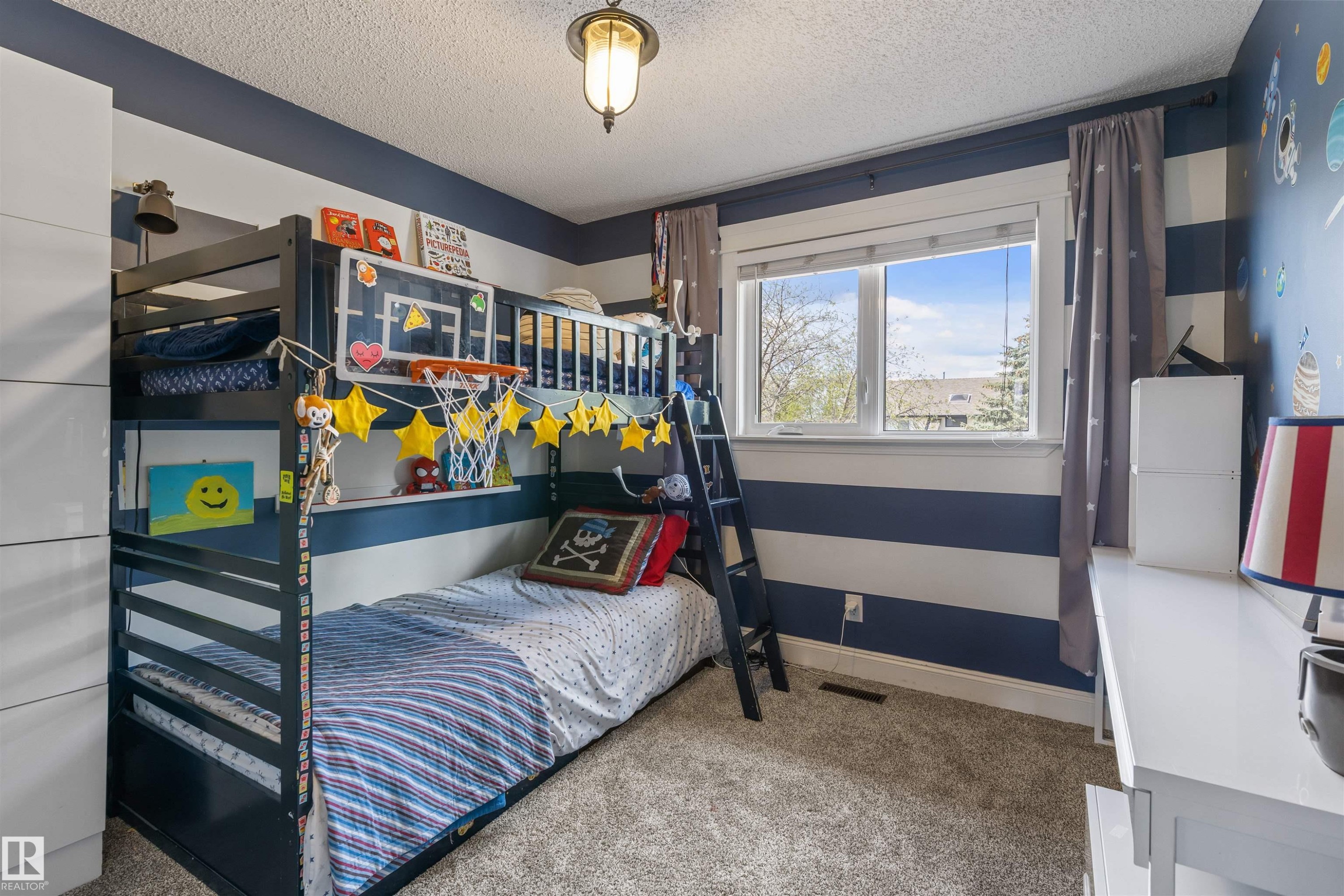 4711 Whitemud Road, Edmonton, AB - Indoor Photo Showing Bedroom