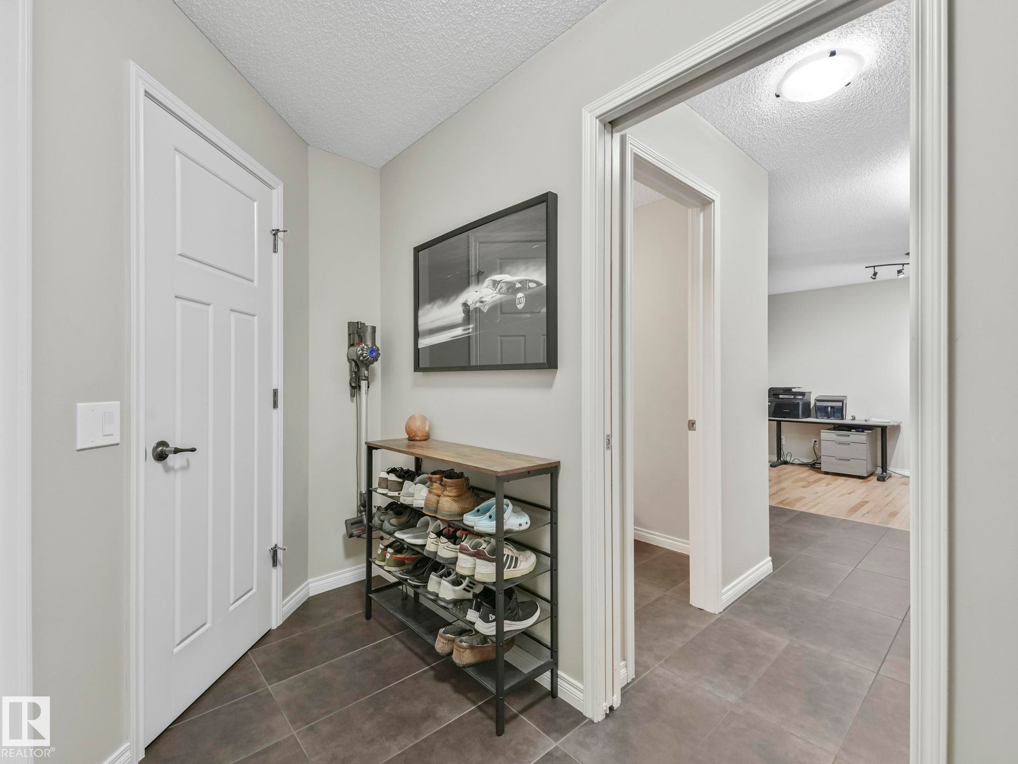 20853 92A Avenue Nw, Edmonton, AB - Indoor Photo Showing Other Room