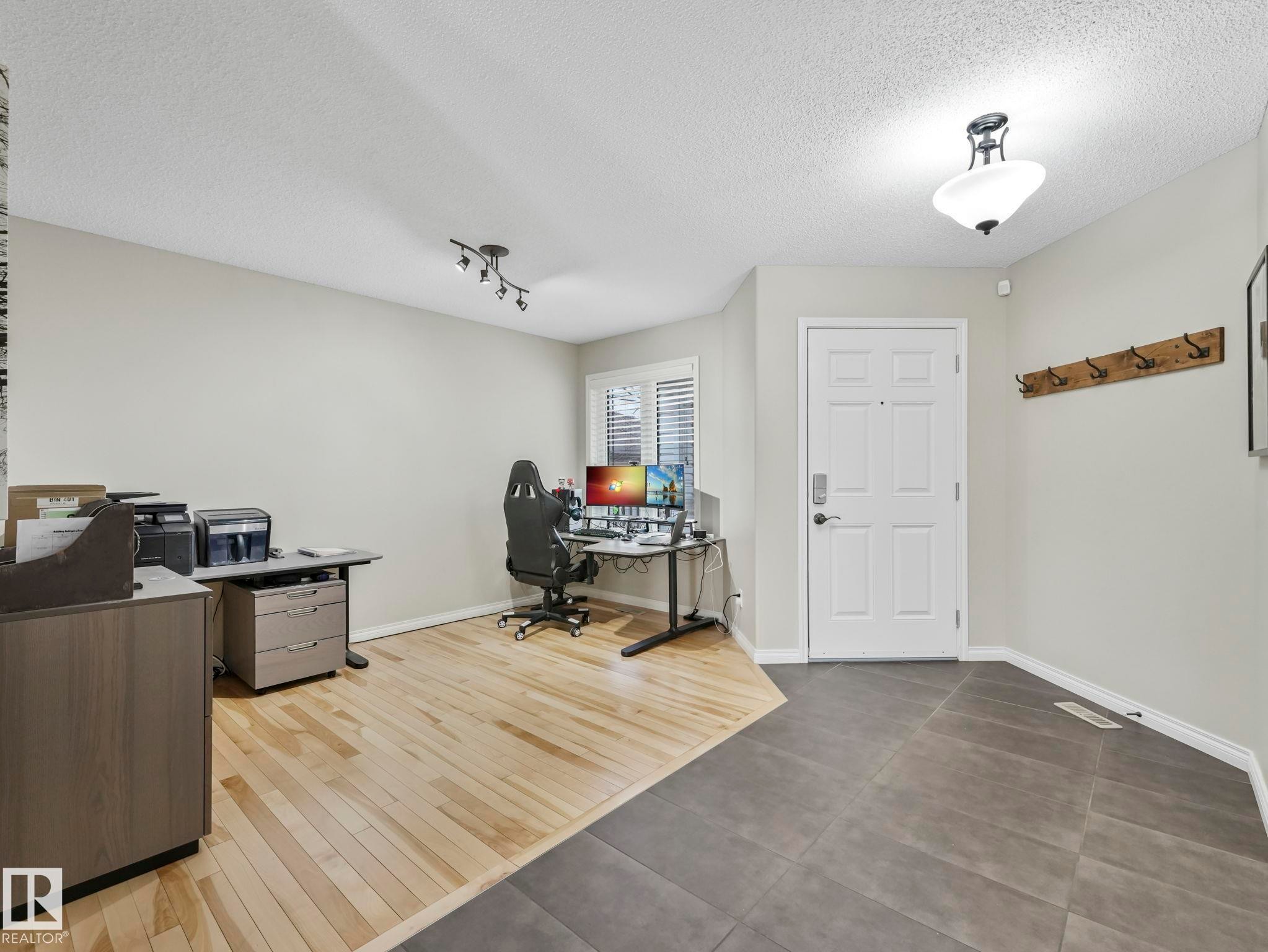 20853 92A Avenue Nw, Edmonton, AB - Indoor