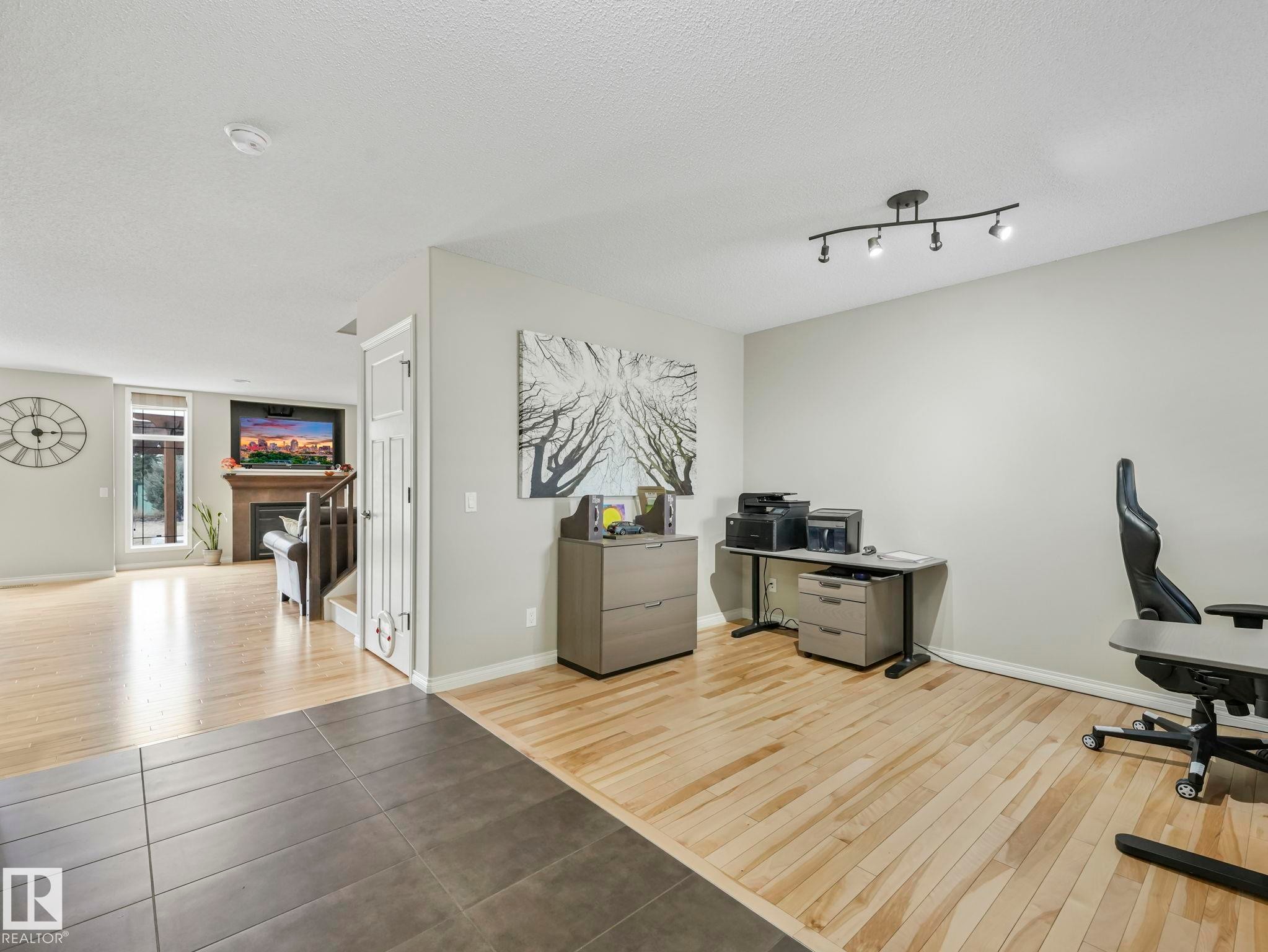 20853 92A Avenue Nw, Edmonton, AB - Indoor