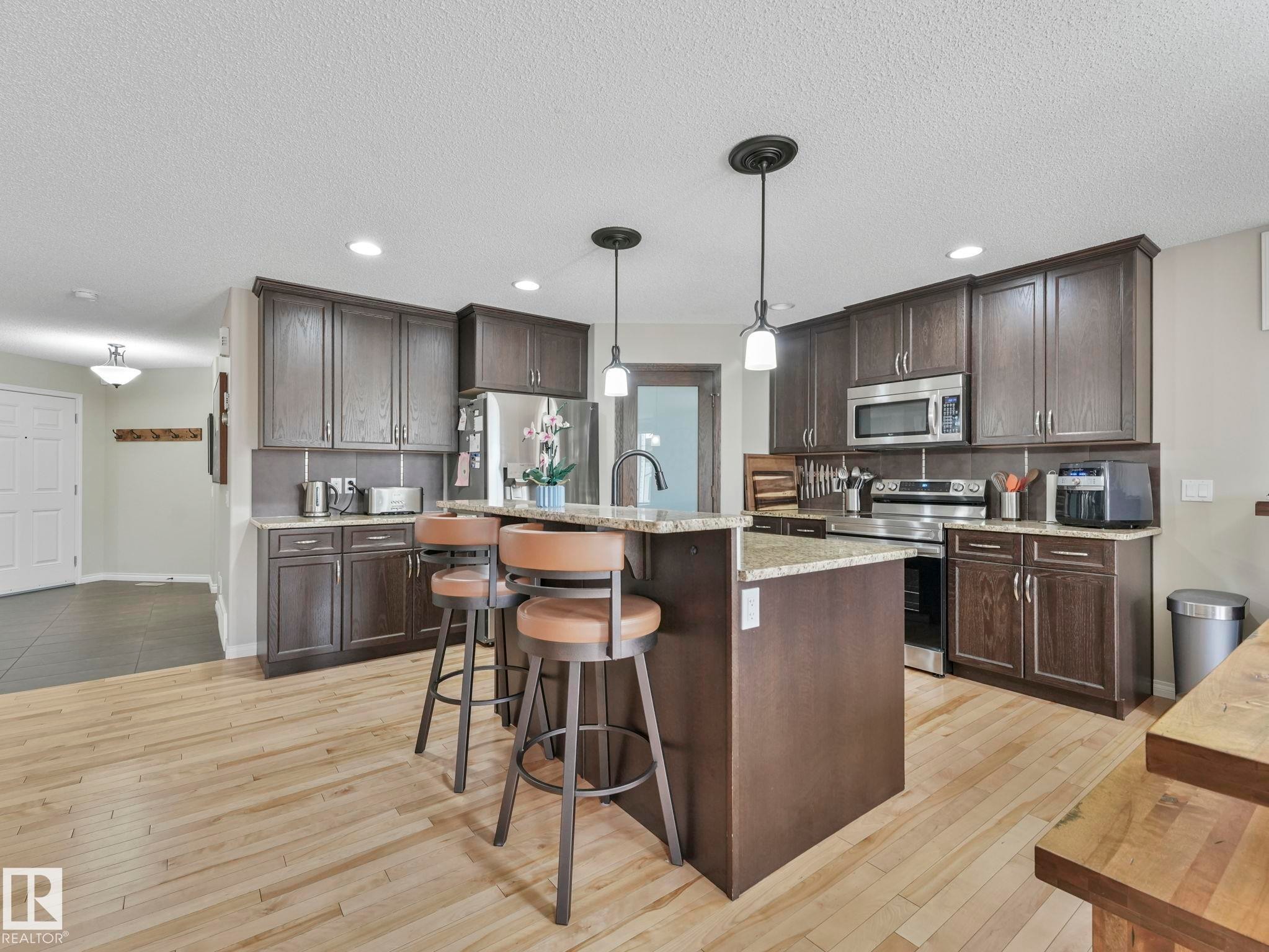 20853 92A Avenue Nw, Edmonton, AB - Indoor Photo Showing Kitchen With Upgraded Kitchen