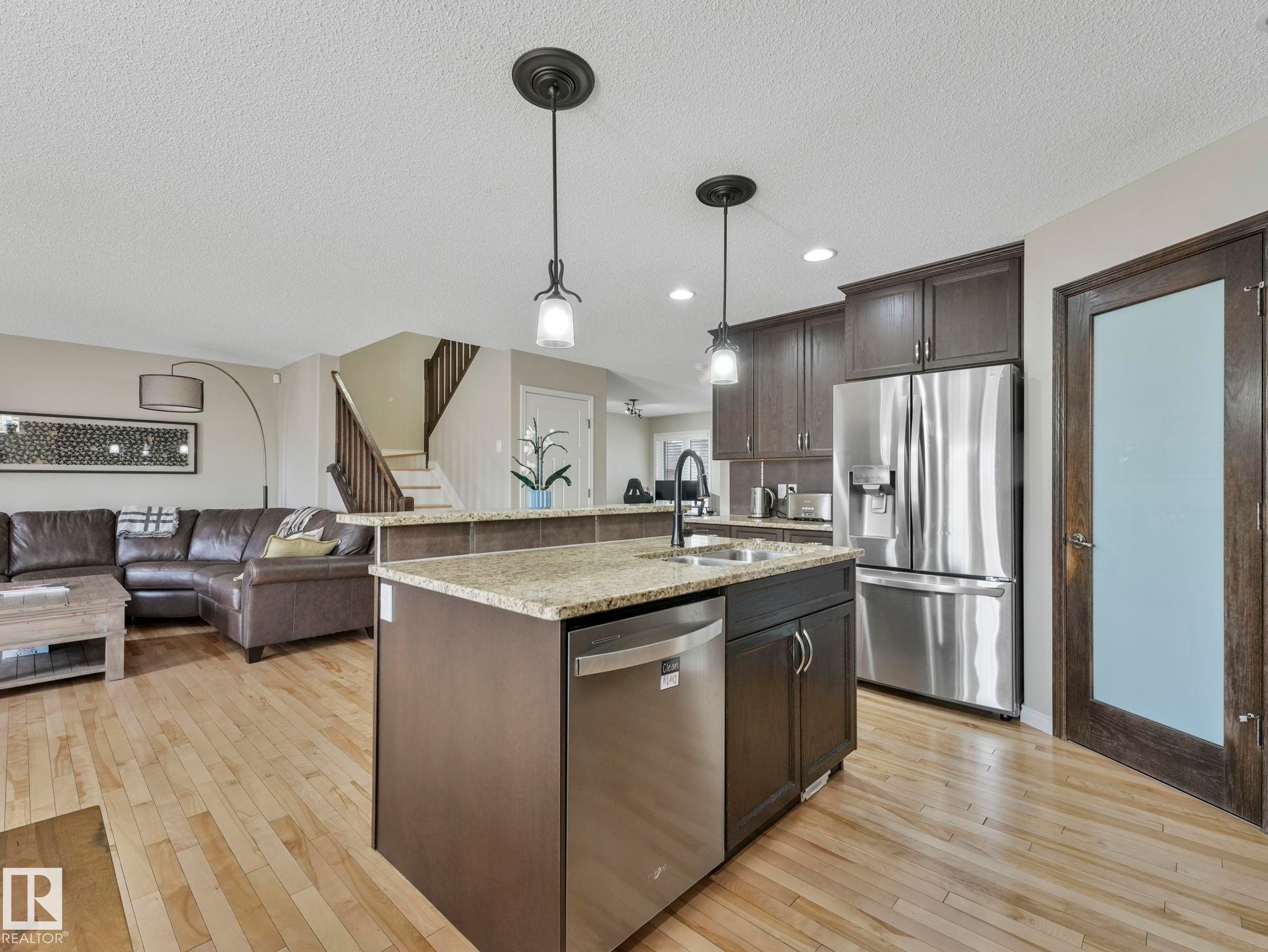 20853 92A Avenue Nw, Edmonton, AB - Indoor Photo Showing Kitchen With Upgraded Kitchen