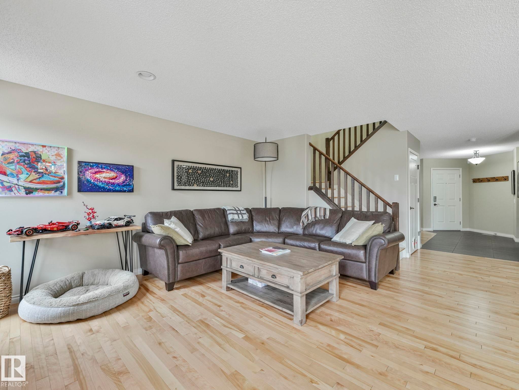 20853 92A Avenue Nw, Edmonton, AB - Indoor Photo Showing Living Room
