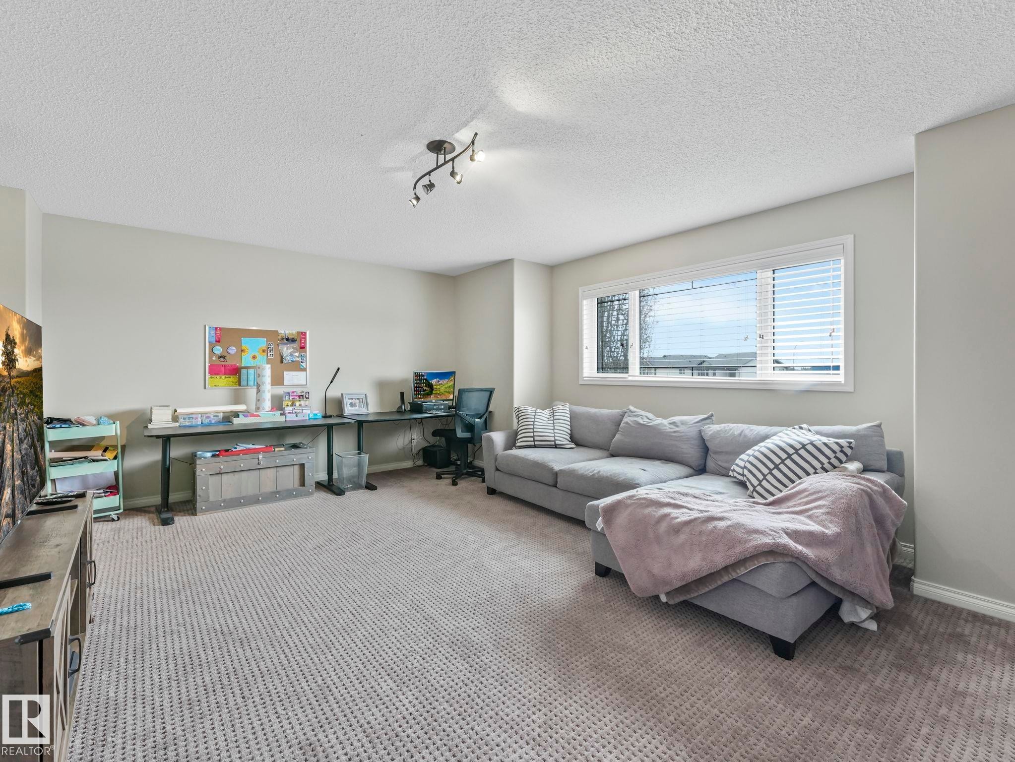 20853 92A Avenue Nw, Edmonton, AB - Indoor