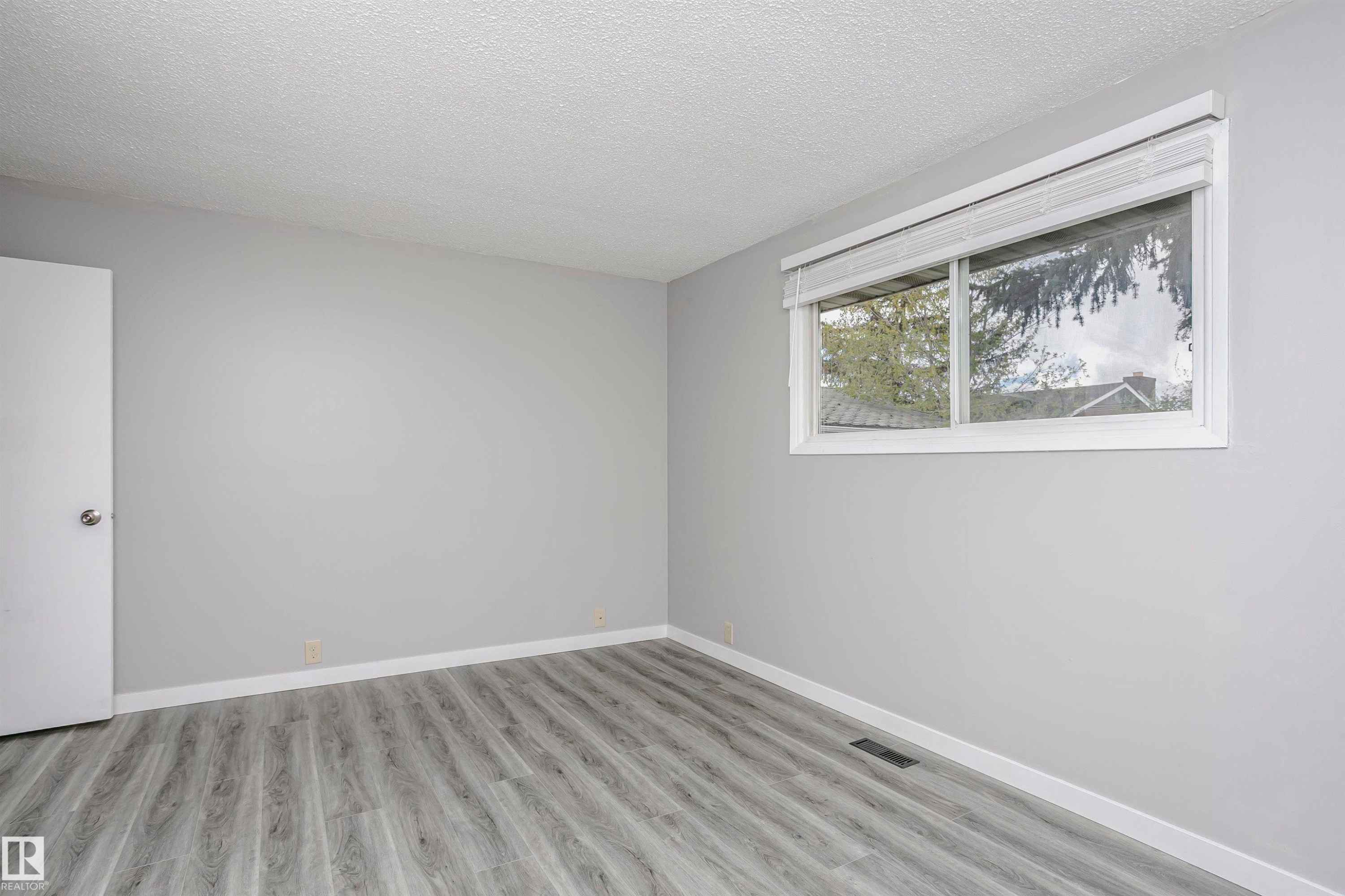 11436 161 Avenue, Edmonton, AB - Indoor Photo Showing Other Room