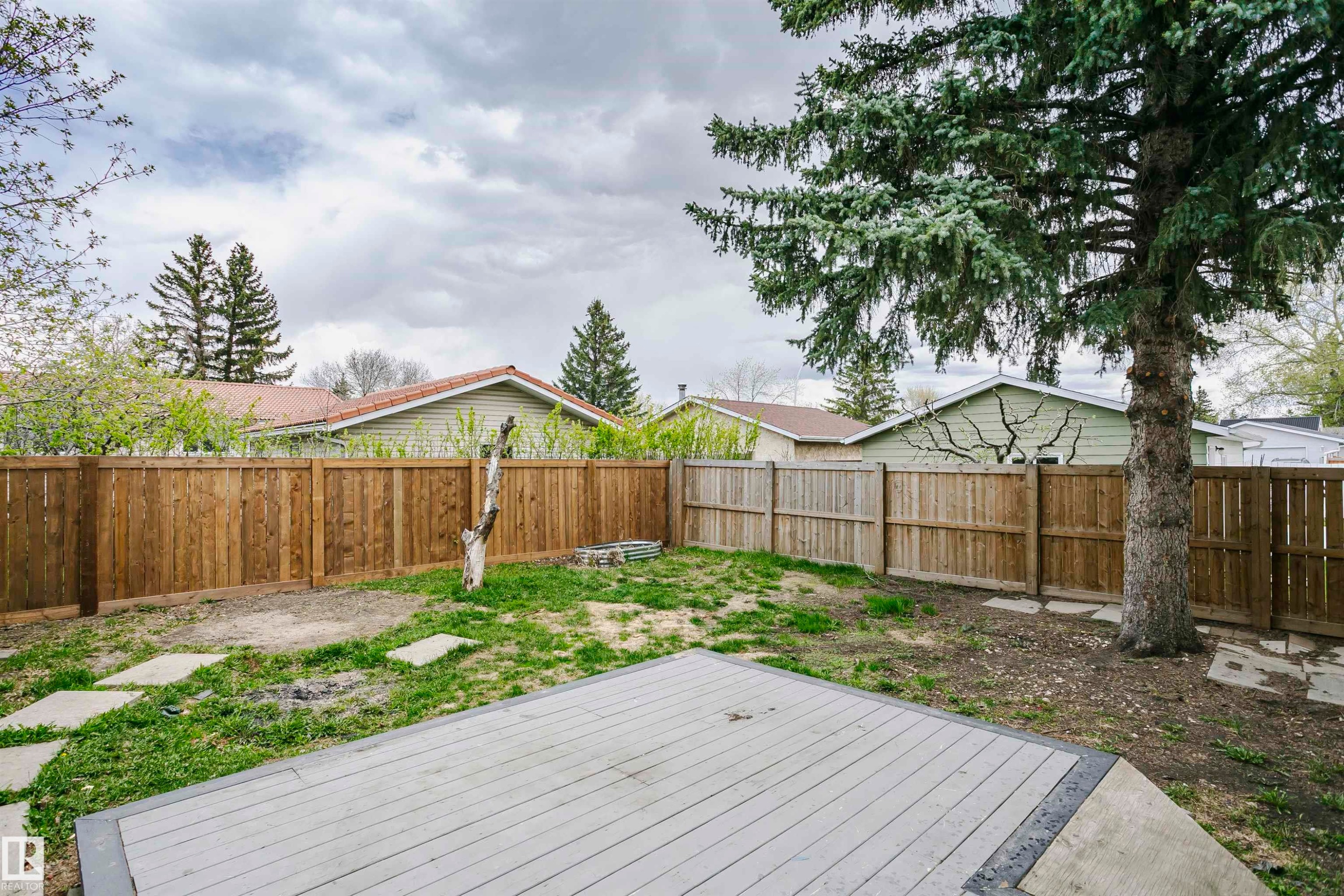 Large deck and private yard with brand new fence at rear. - 11436 161 Avenue, Edmonton, AB - Outdoor With Backyard