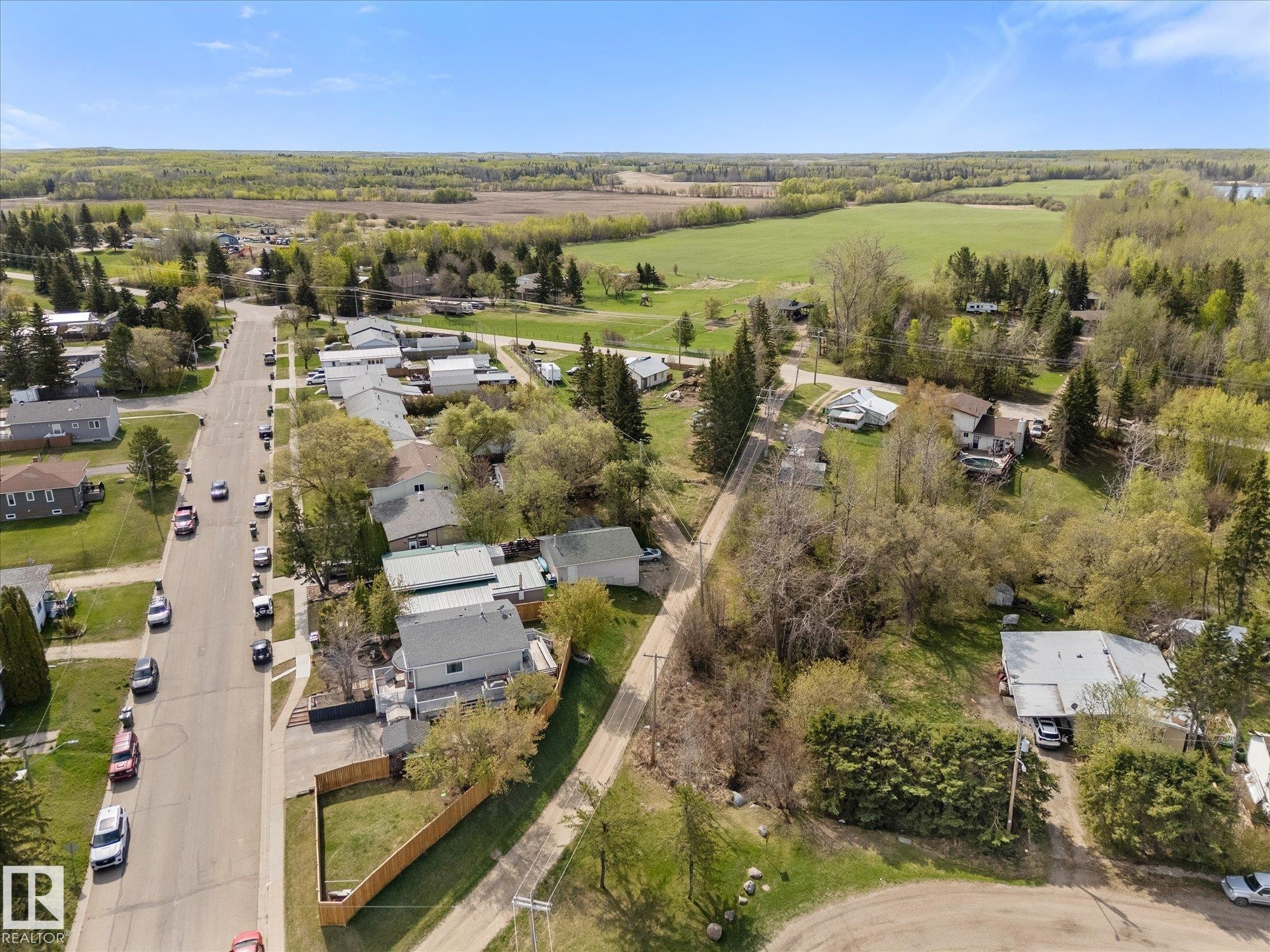 Image quality insufficient for description - 4759 48 Street, Onoway, AB - Outdoor With View