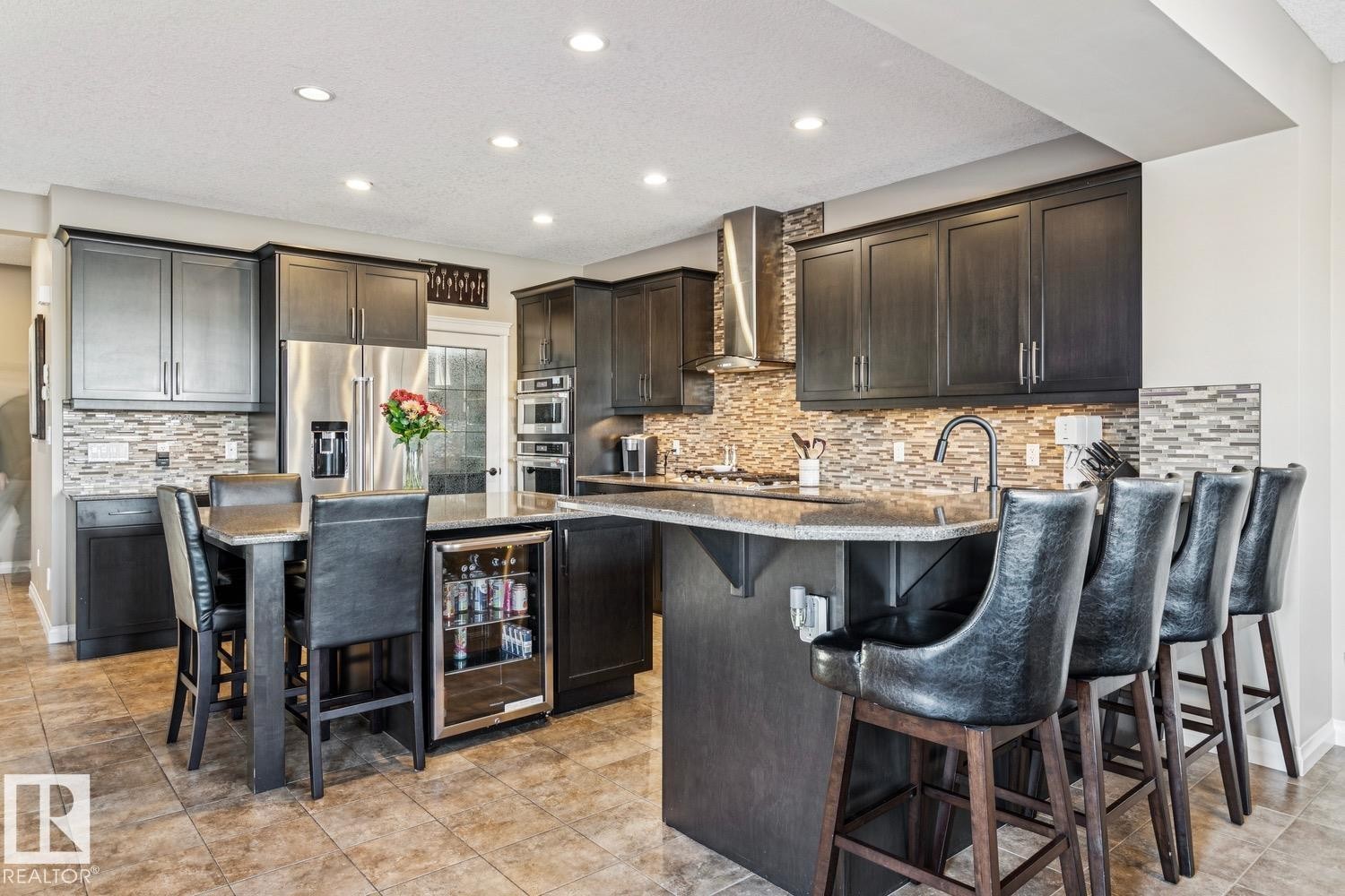 3673 Atkinson Loop, Edmonton, AB - Indoor Photo Showing Kitchen With Upgraded Kitchen
