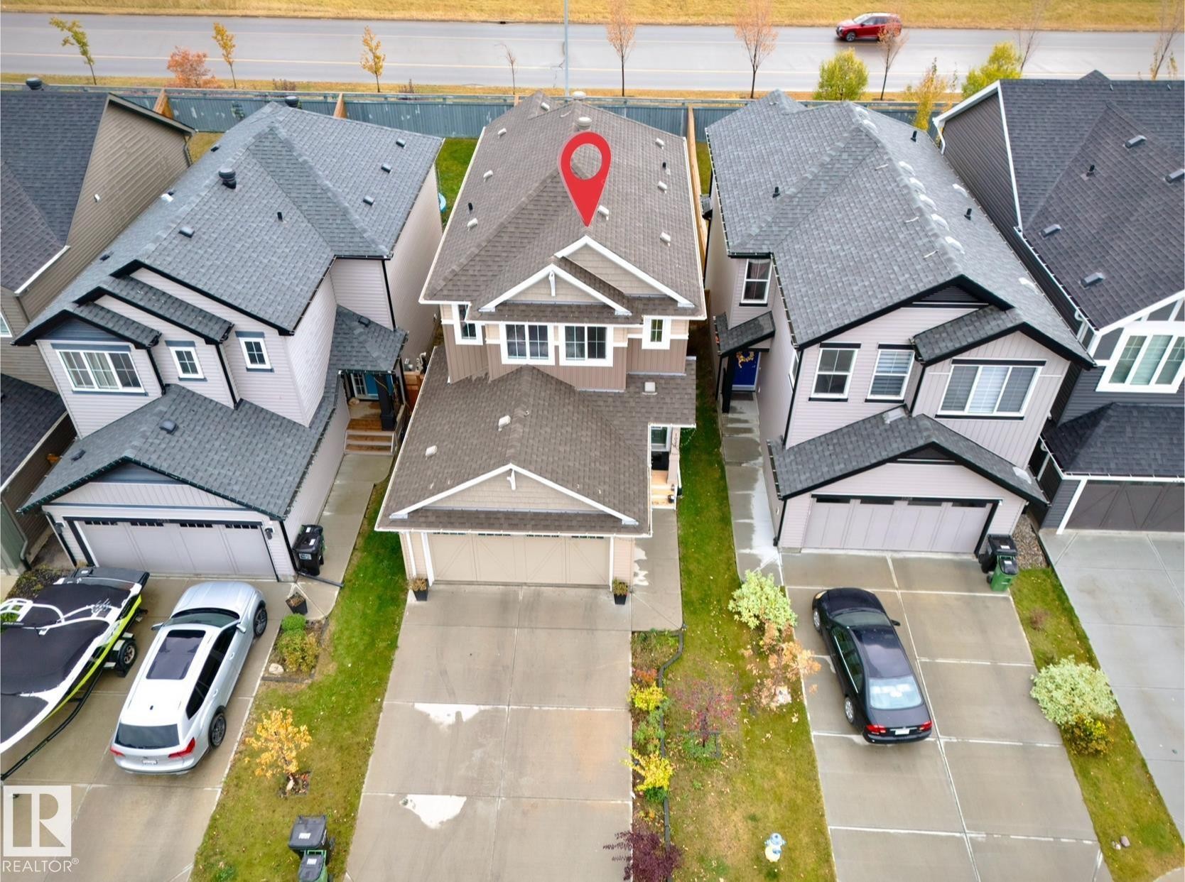 Two-story home with an attached front-facing garage - 1024 Daniels Loop, Edmonton, AB - Outdoor