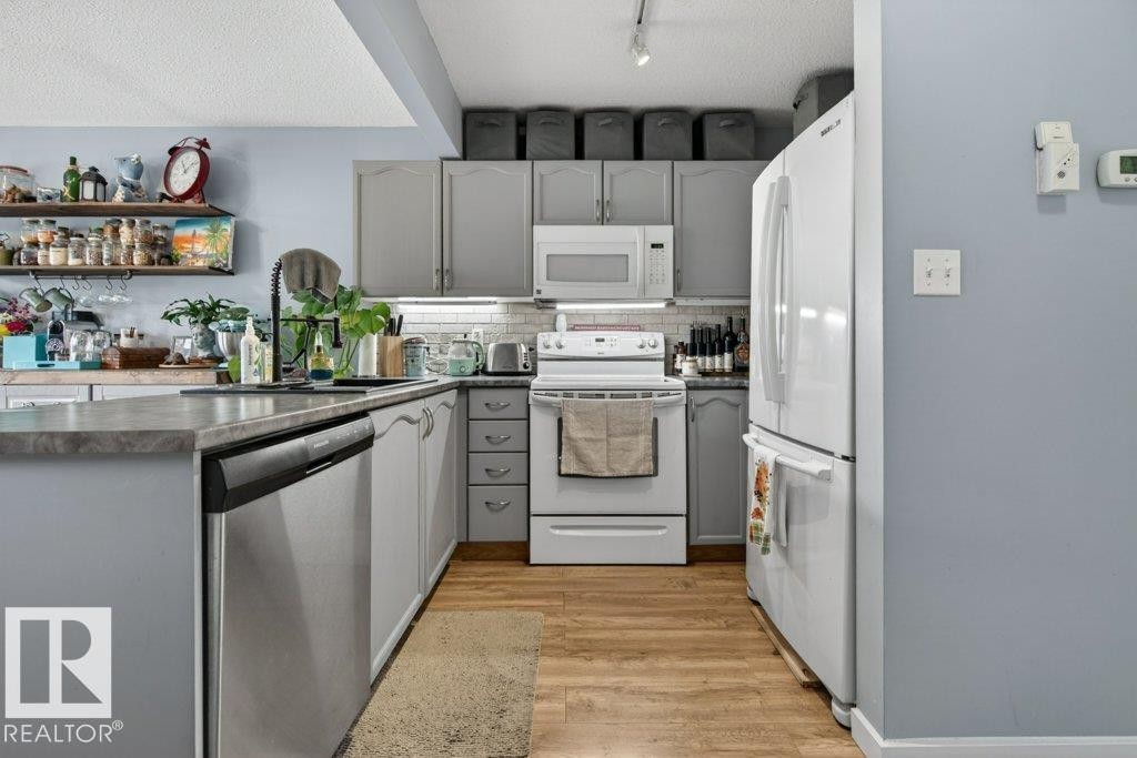 13956 137 Street, Edmonton, AB - Indoor Photo Showing Kitchen