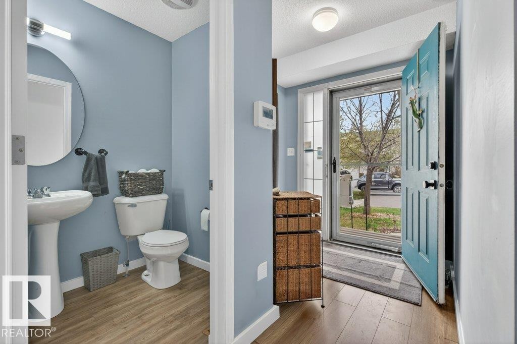 13956 137 Street, Edmonton, AB - Indoor Photo Showing Bathroom