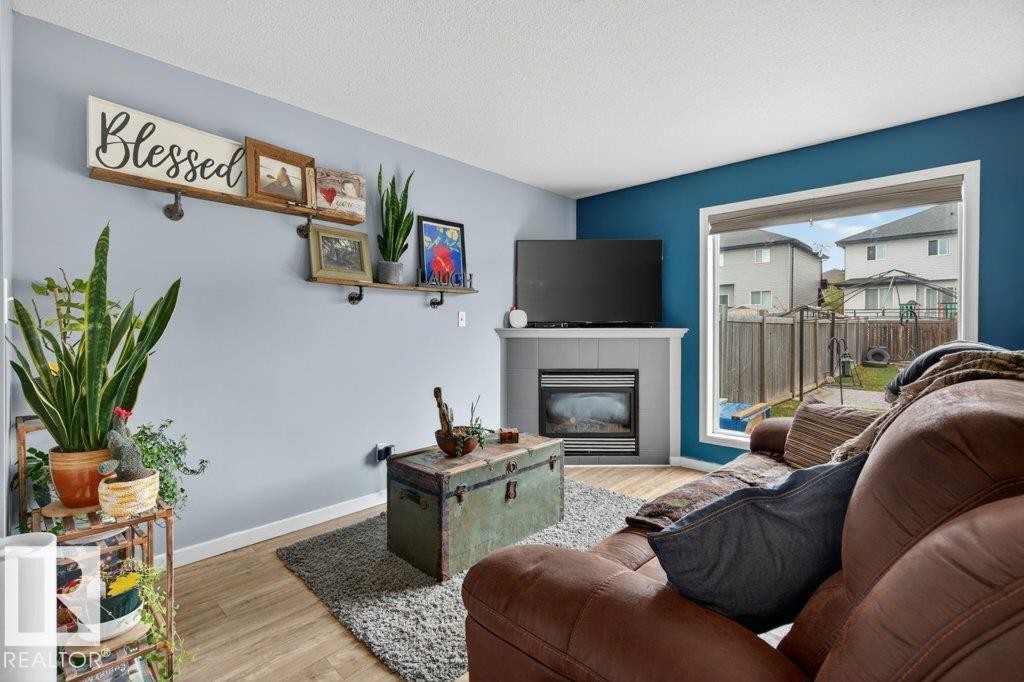 13956 137 Street, Edmonton, AB - Indoor Photo Showing Living Room With Fireplace