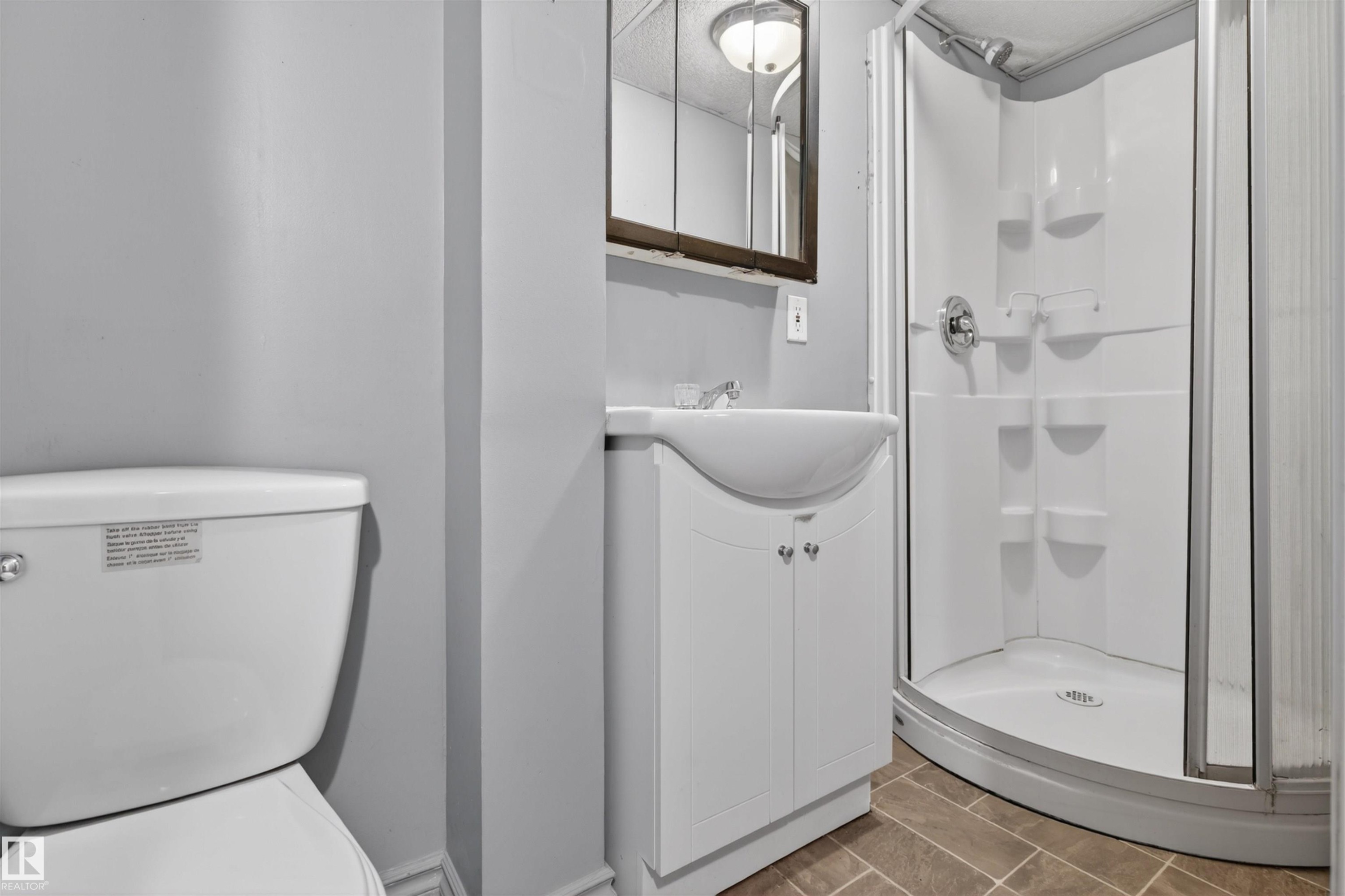 8 14105 82 Street, Edmonton, AB - Indoor Photo Showing Bathroom