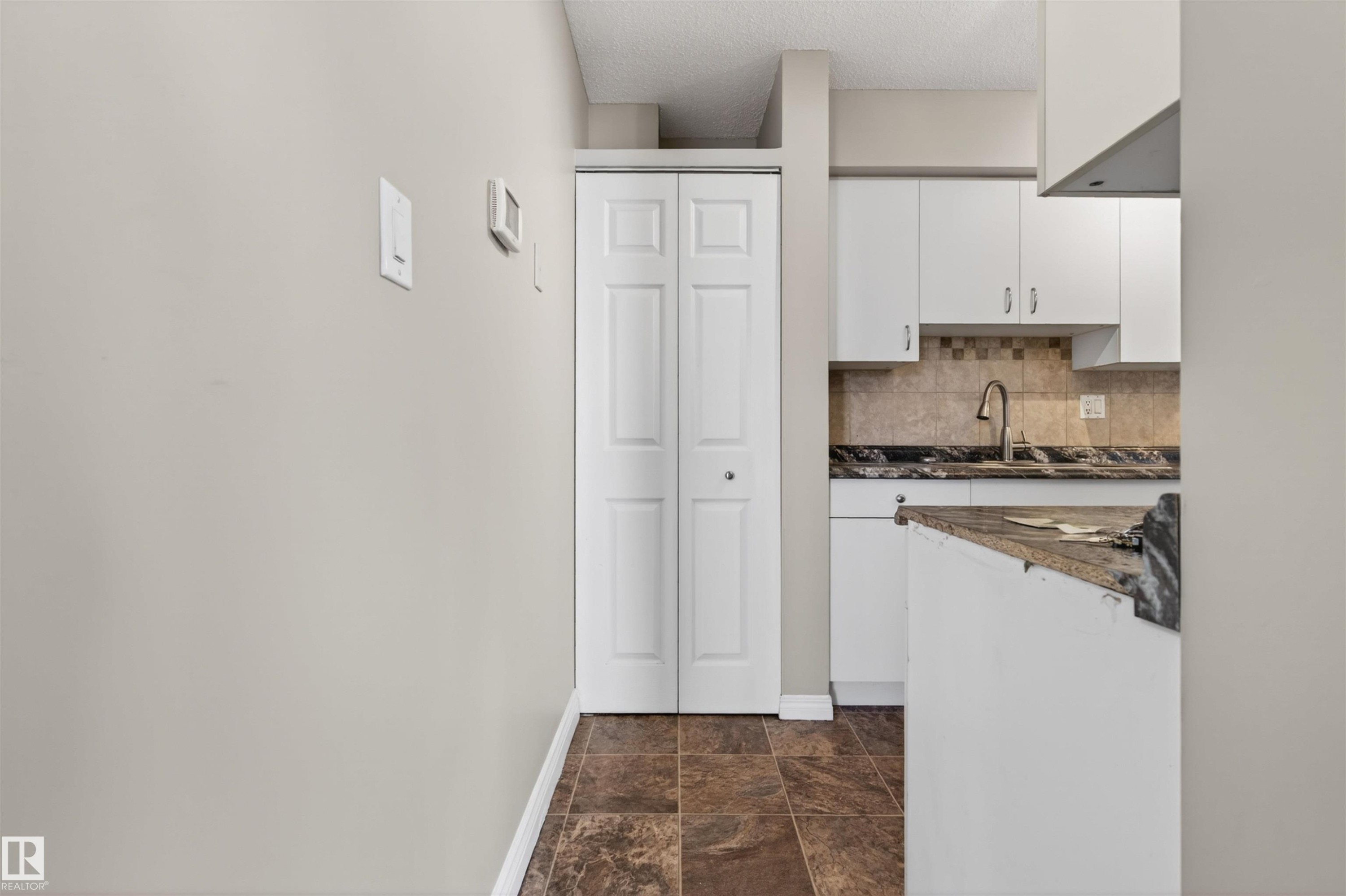 8 14105 82 Street, Edmonton, AB - Indoor