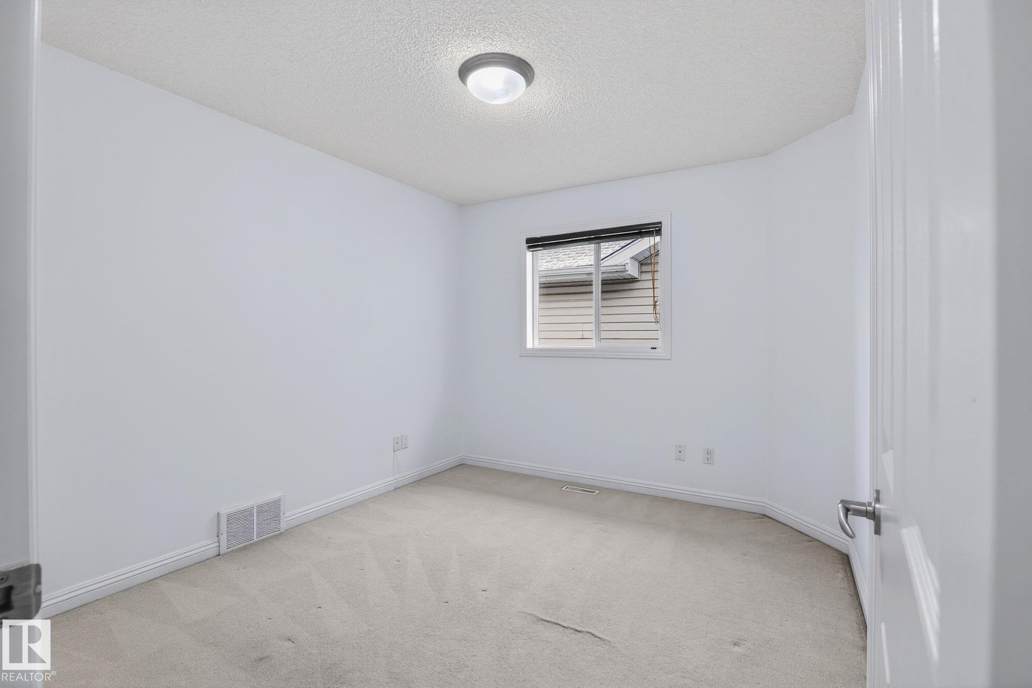 Room featuring light-toned carpeting and white painted walls - 978 Rutherford Road Sw, Edmonton, AB - Indoor Photo Showing Other Room