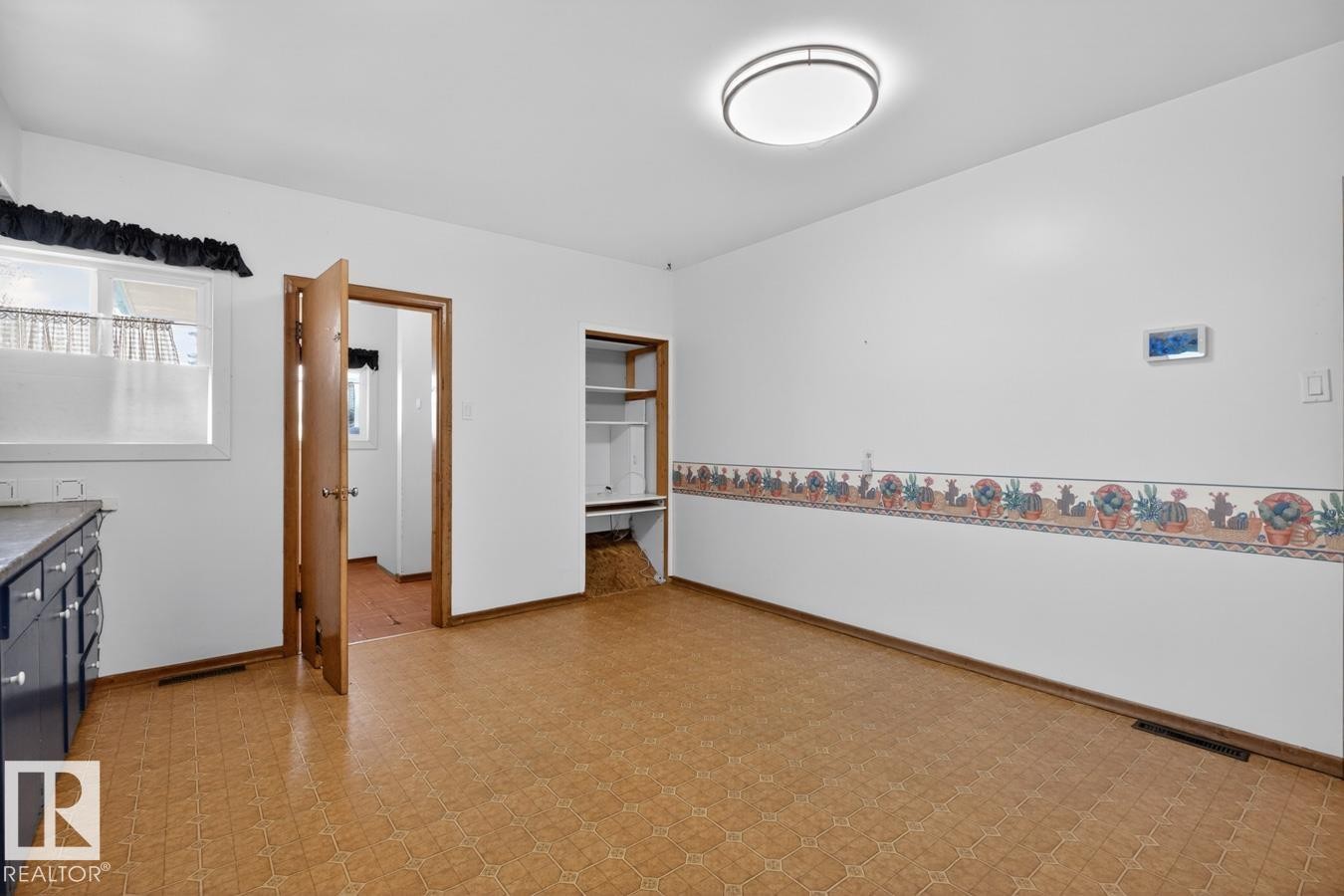 8326 81 Avenue Nw, Edmonton, AB - Indoor Photo Showing Other Room