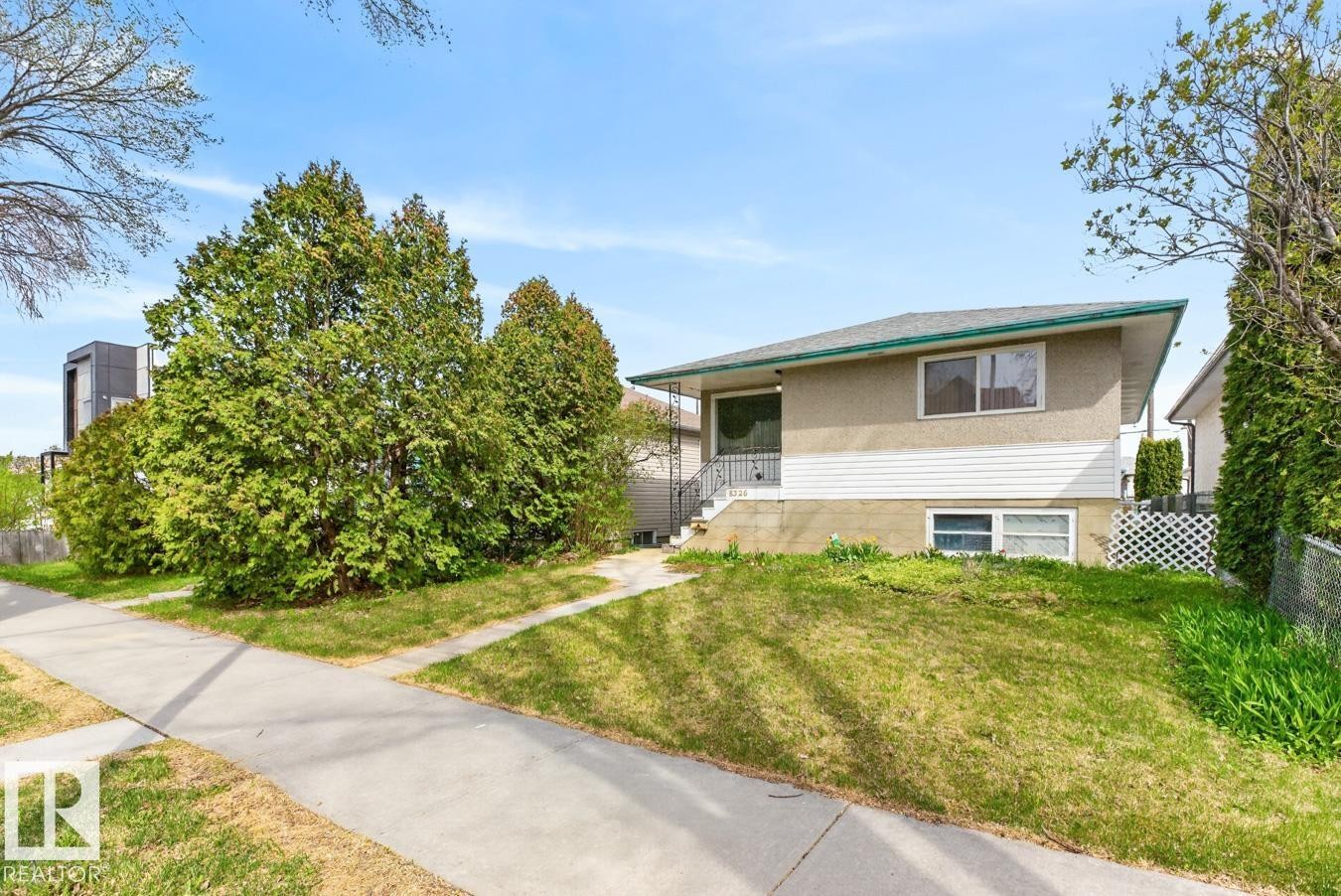 8326 81 Avenue Nw, Edmonton, AB - Outdoor