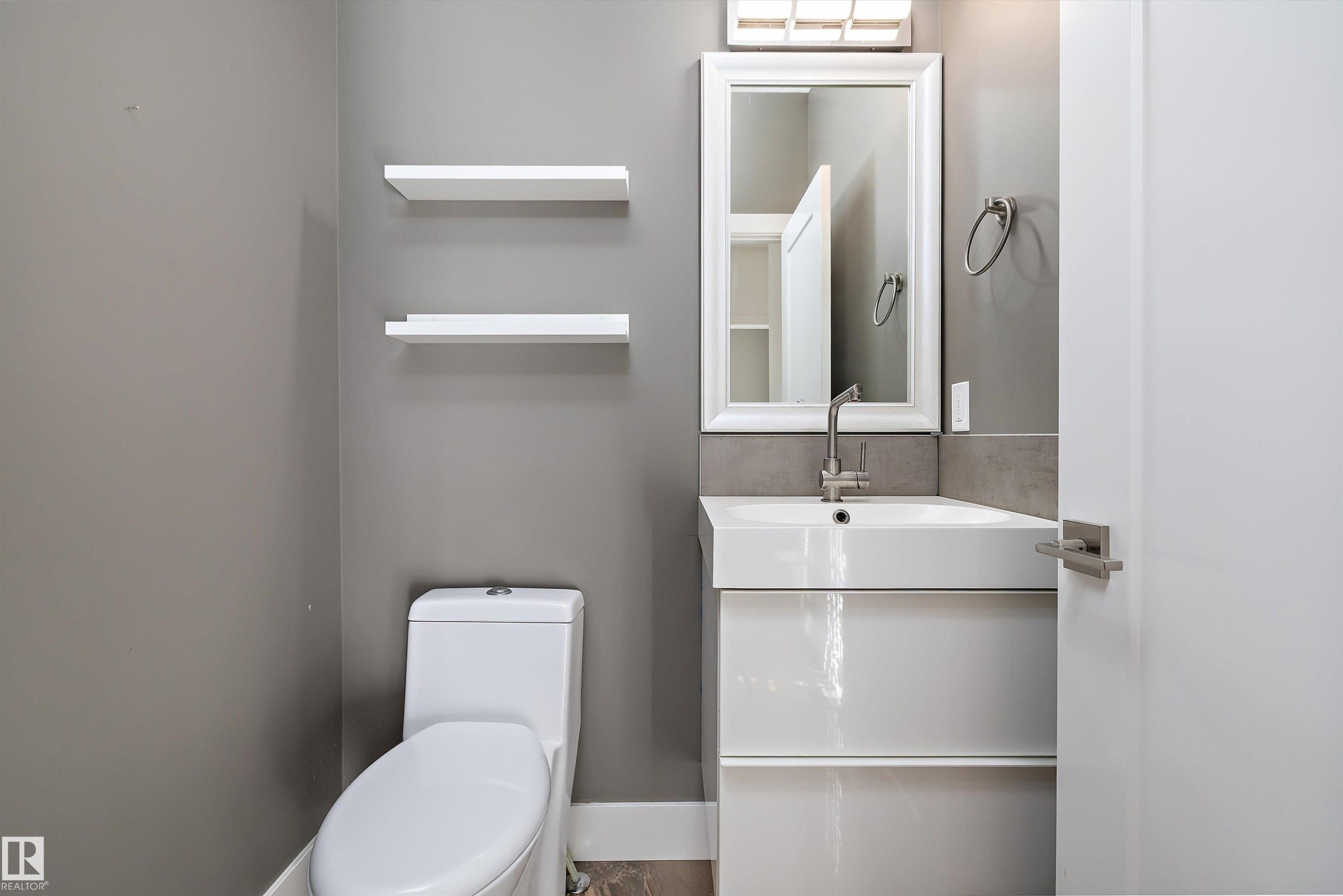 14026 101A Avenue, Edmonton, AB - Indoor Photo Showing Bathroom