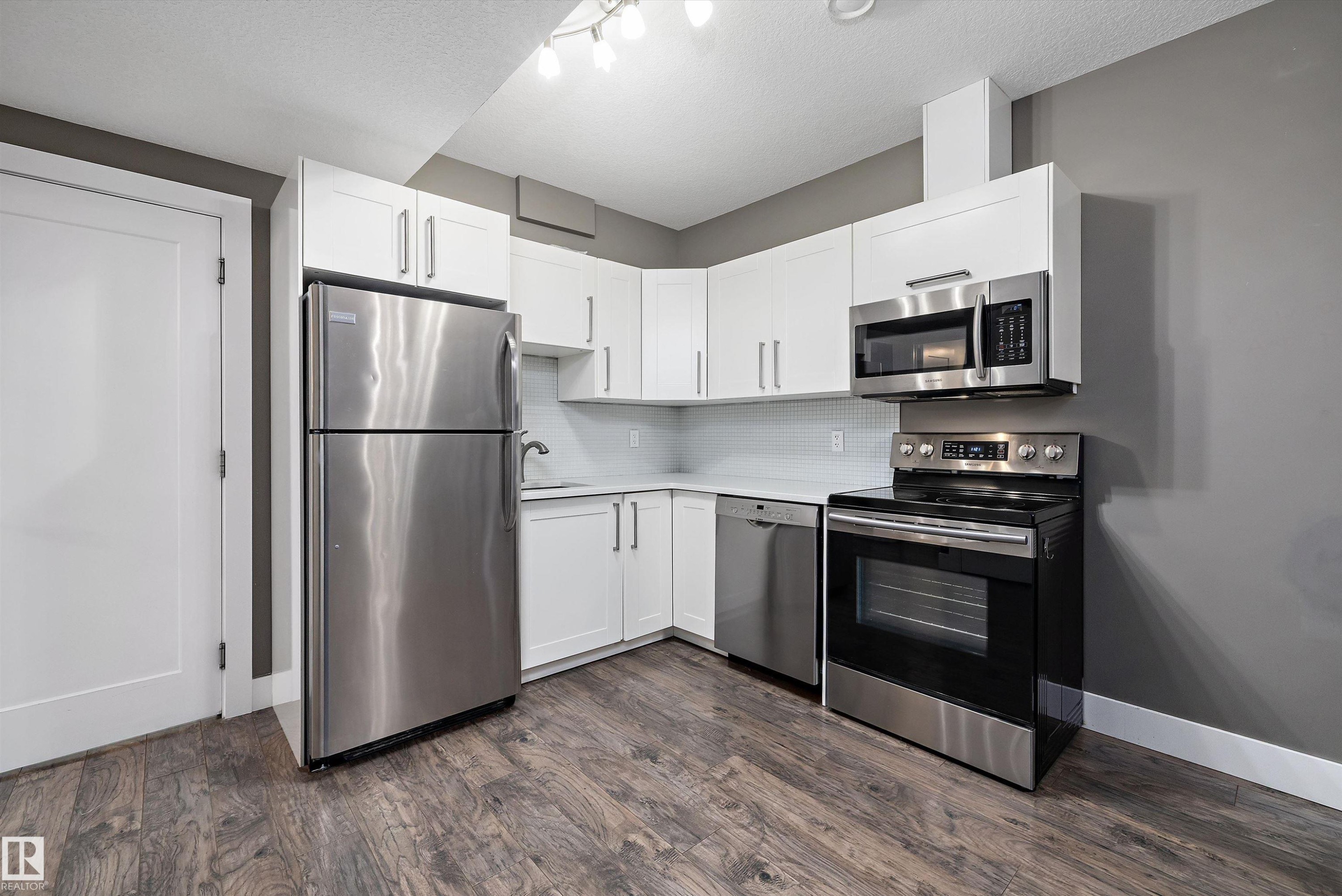 14026 101A Avenue, Edmonton, AB - Indoor Photo Showing Kitchen