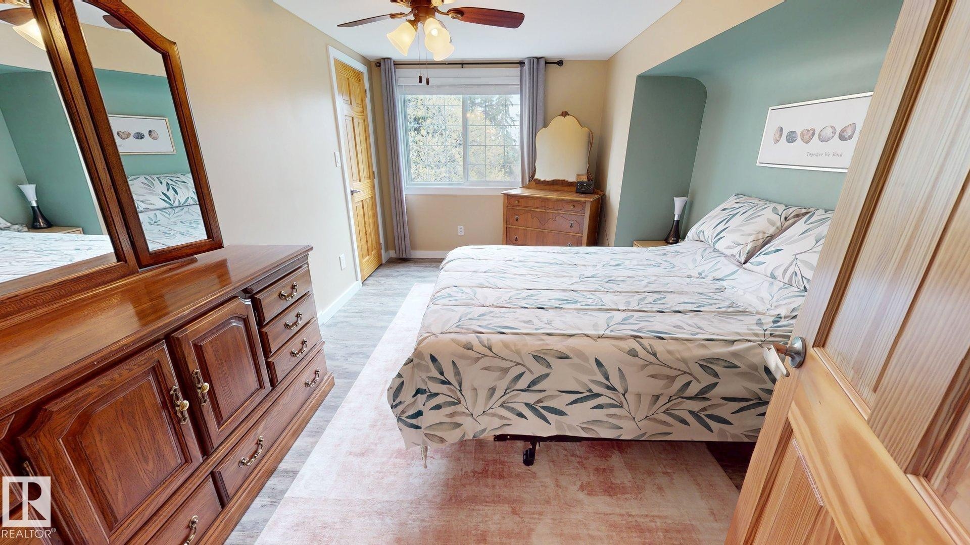 55268 Range Road 212, Rural Strathcona County, AB - Indoor Photo Showing Bedroom