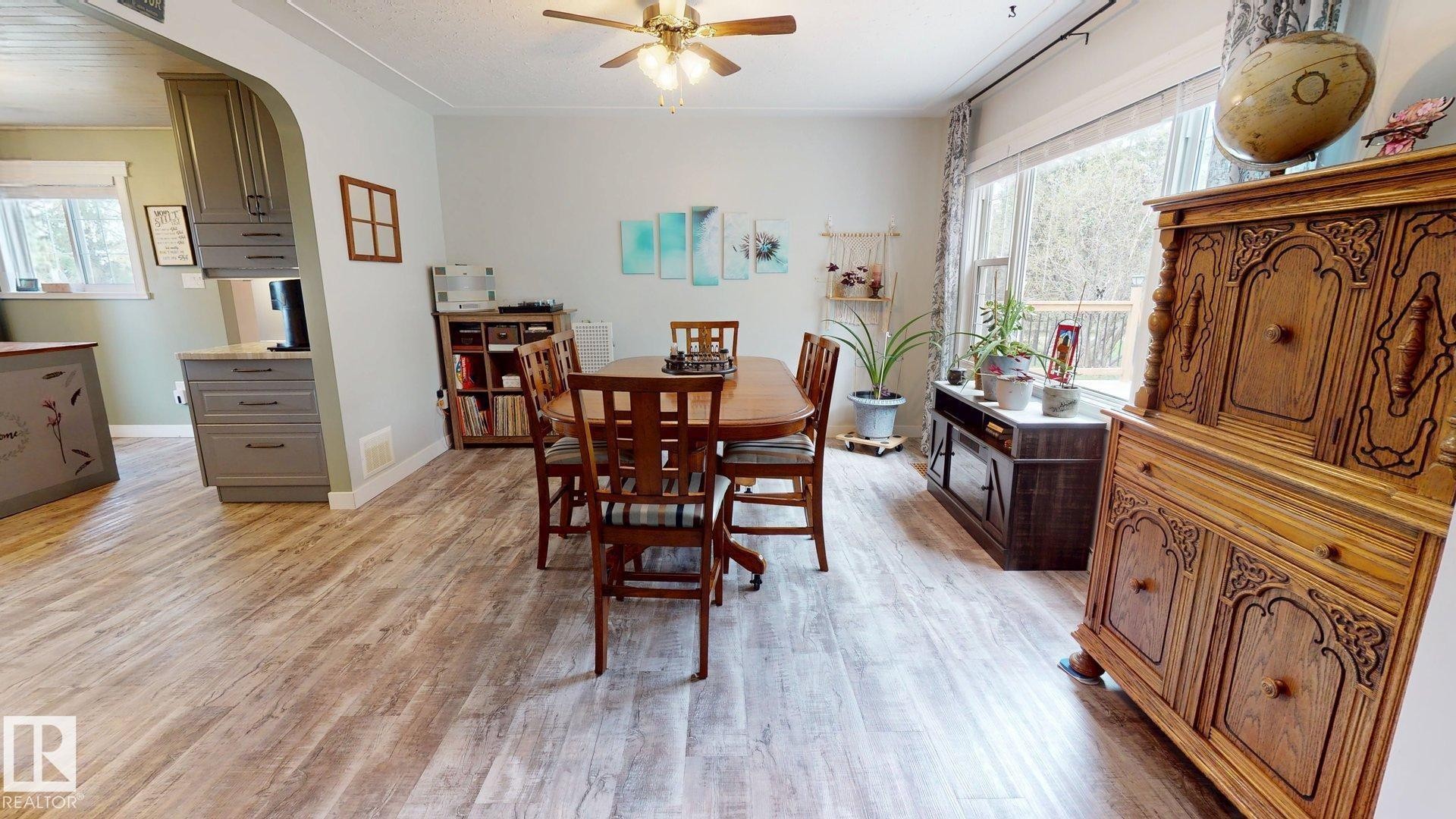 55268 Range Road 212, Rural Strathcona County, AB - Indoor Photo Showing Dining Room