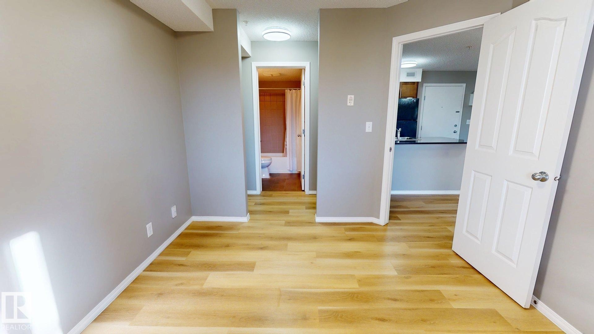 116 11808 22 Avenue Sw, Edmonton, AB - Indoor Photo Showing Other Room