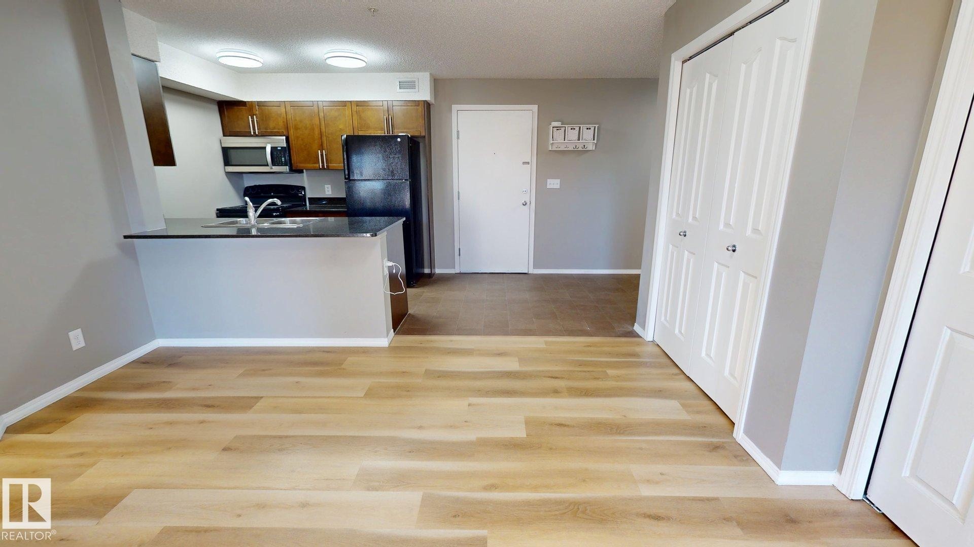 116 11808 22 Avenue Sw, Edmonton, AB - Indoor Photo Showing Kitchen
