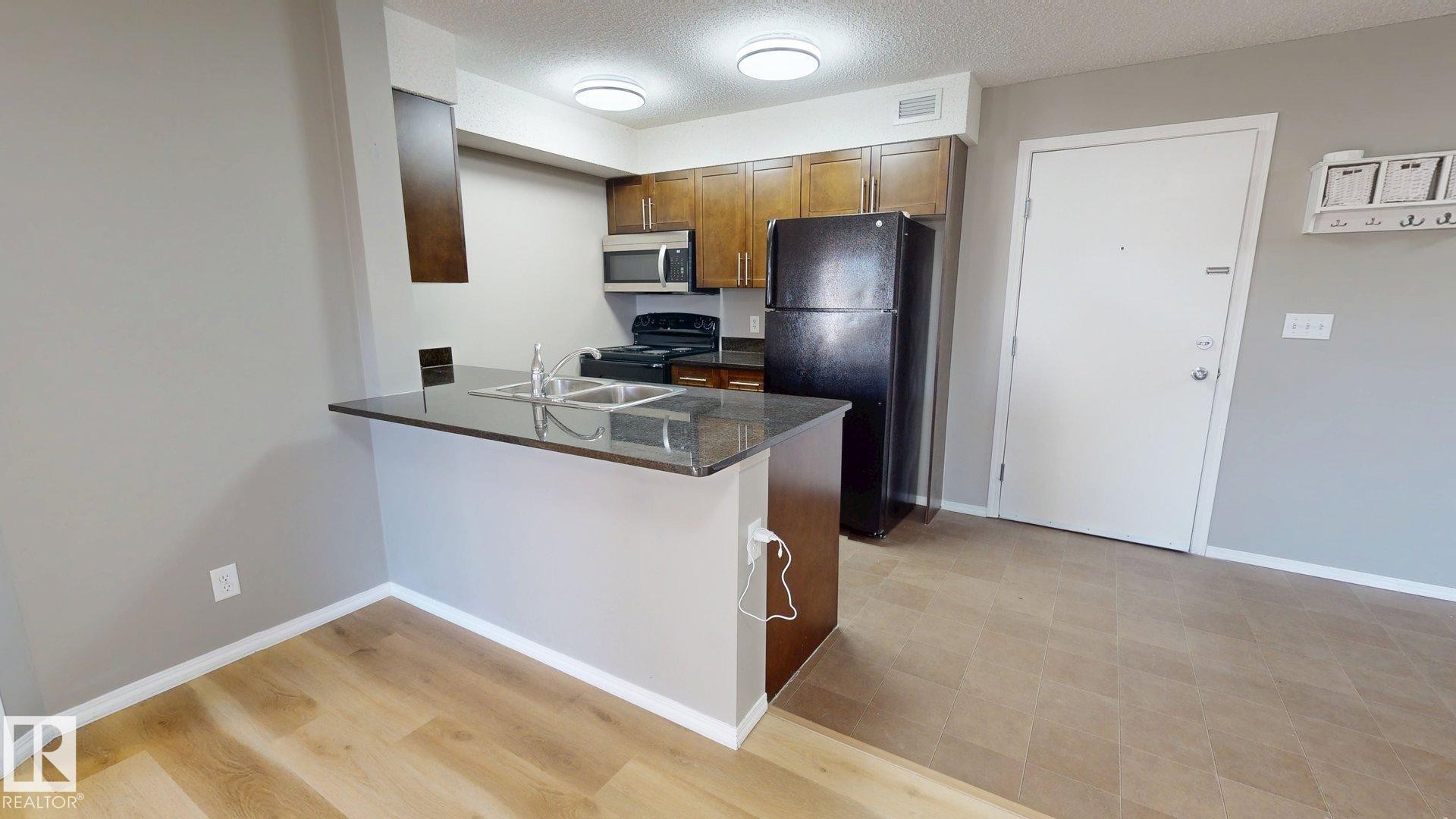116 11808 22 Avenue Sw, Edmonton, AB - Indoor Photo Showing Kitchen