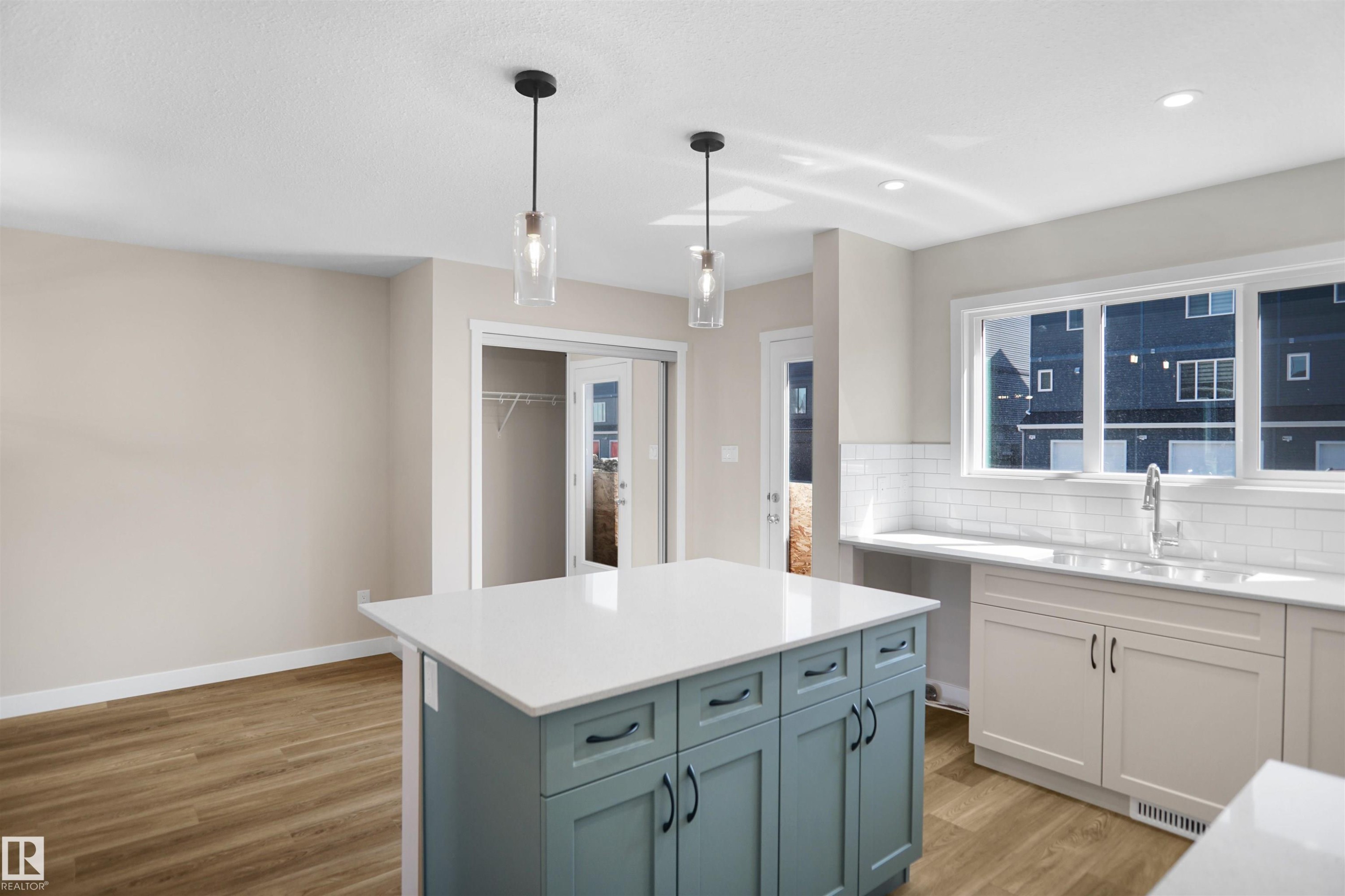 19453 22 Avenue, Edmonton, AB - Indoor Photo Showing Kitchen With Upgraded Kitchen