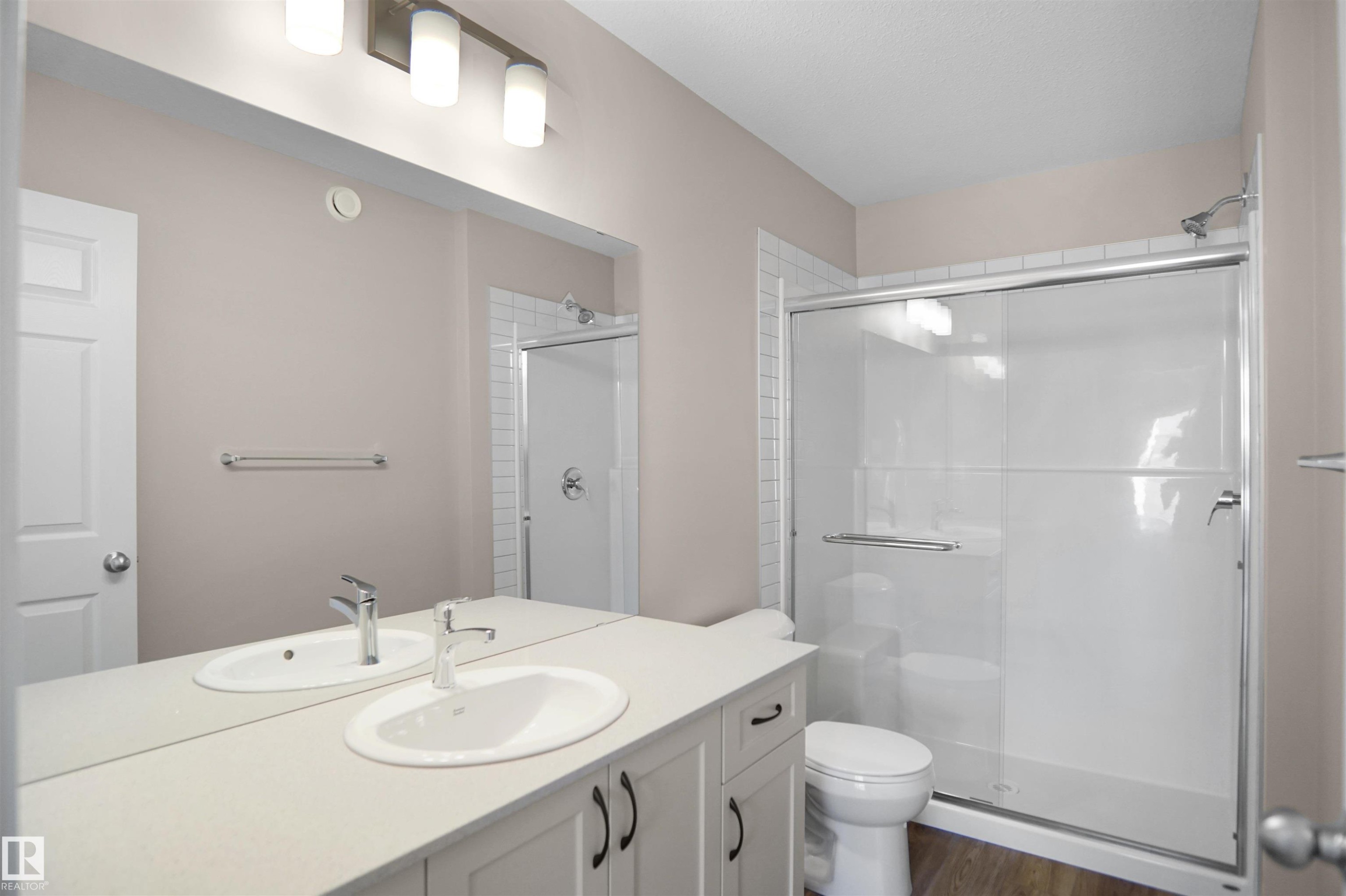 19453 22 Avenue, Edmonton, AB - Indoor Photo Showing Bathroom