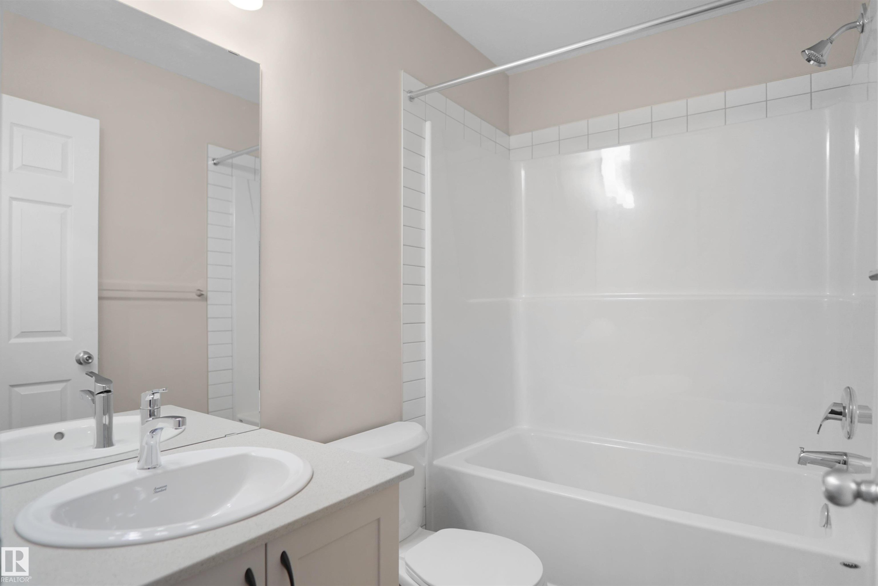 19453 22 Avenue, Edmonton, AB - Indoor Photo Showing Bathroom