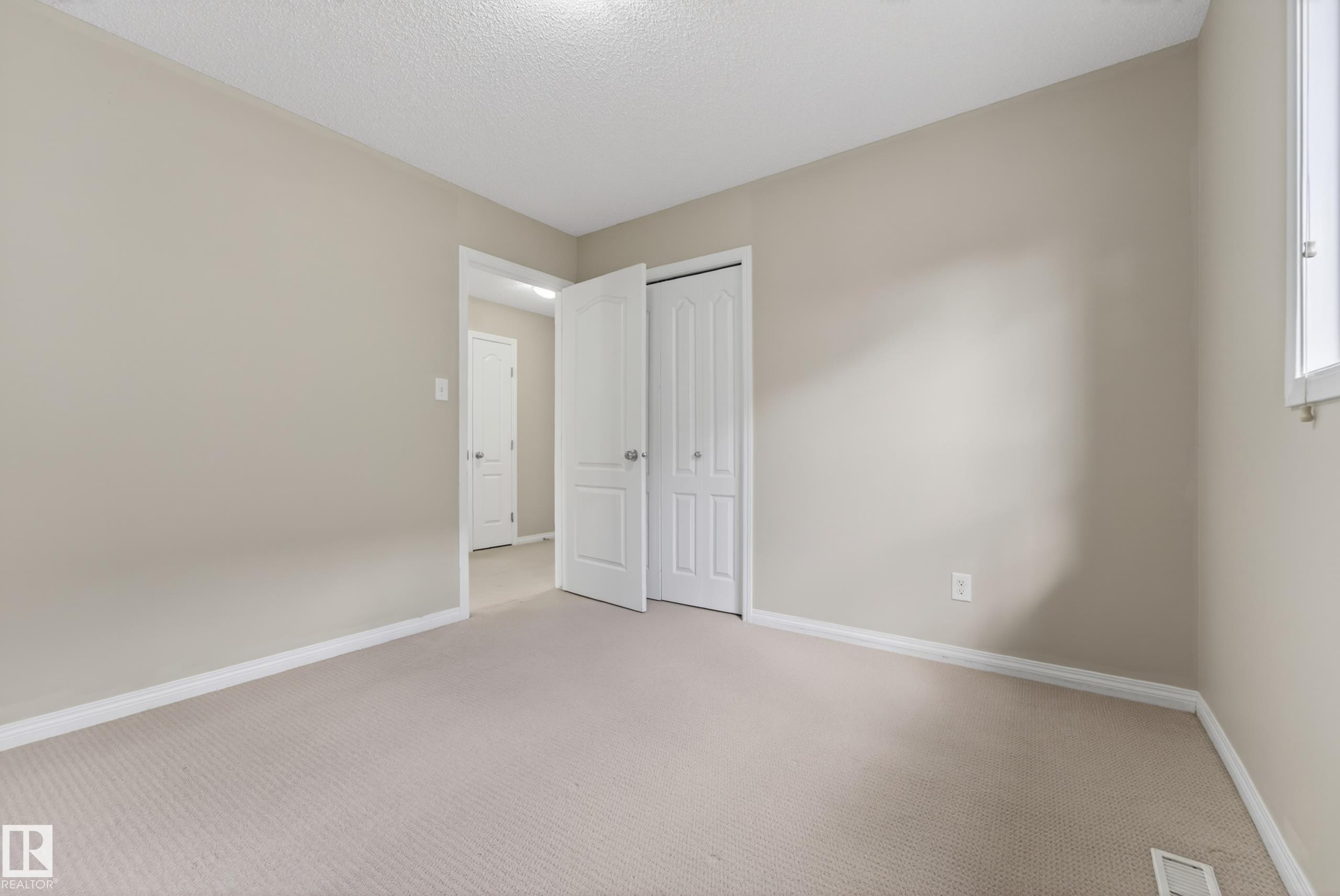 1731 55 Street, Edmonton, AB - Indoor Photo Showing Other Room