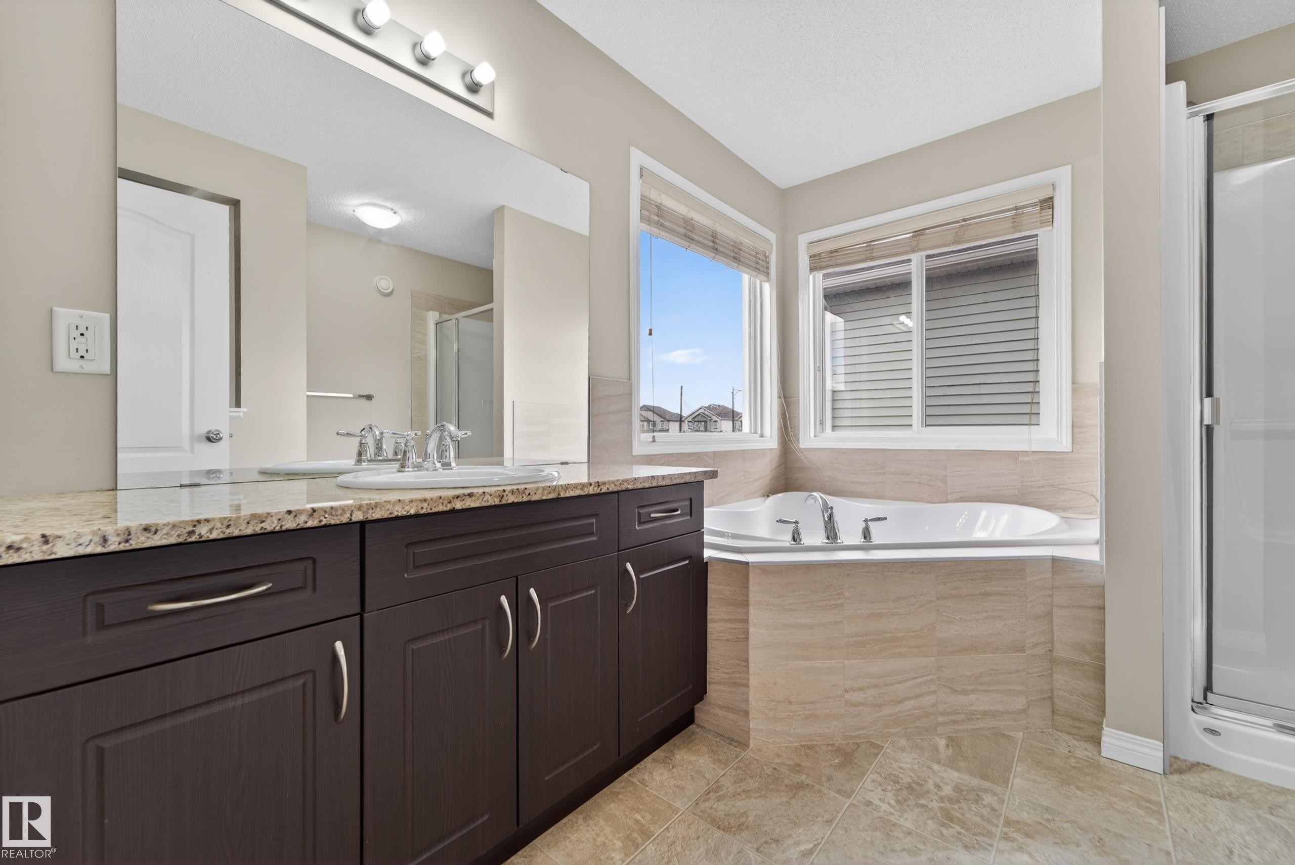 1731 55 Street, Edmonton, AB - Indoor Photo Showing Bathroom