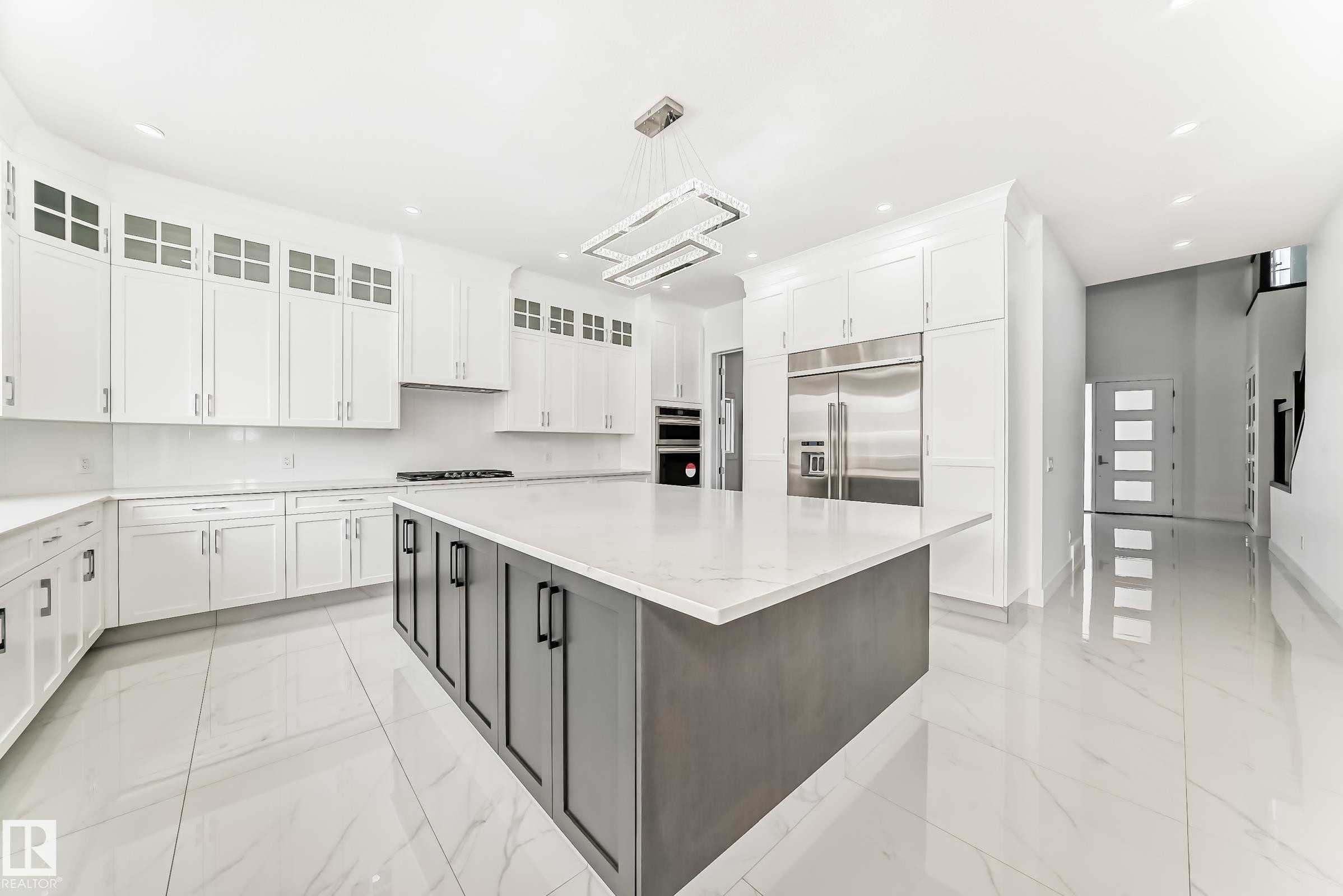 340 33 Ave Nw, Edmonton, AB - Indoor Photo Showing Kitchen