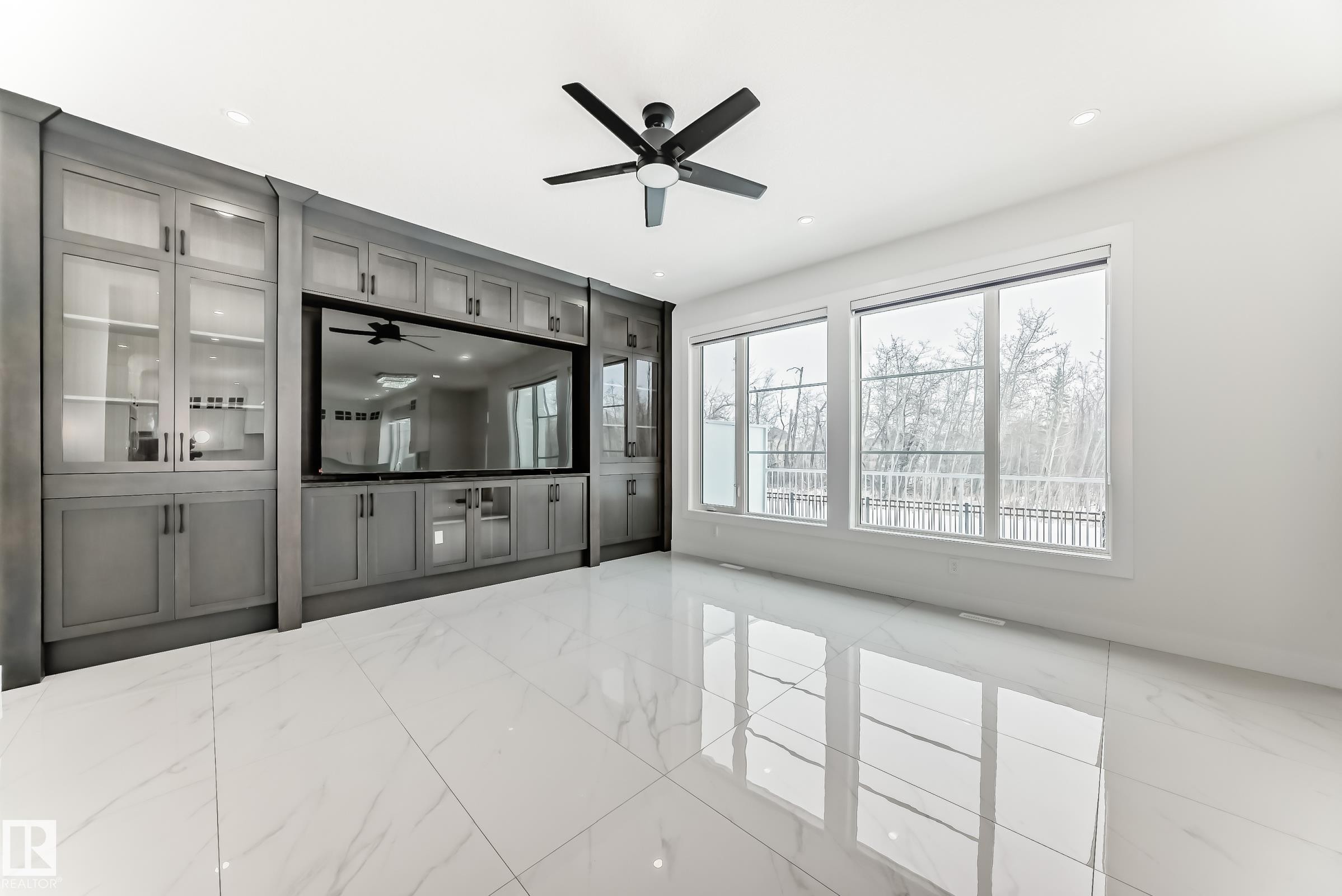 340 33 Ave Nw, Edmonton, AB - Indoor Photo Showing Other Room