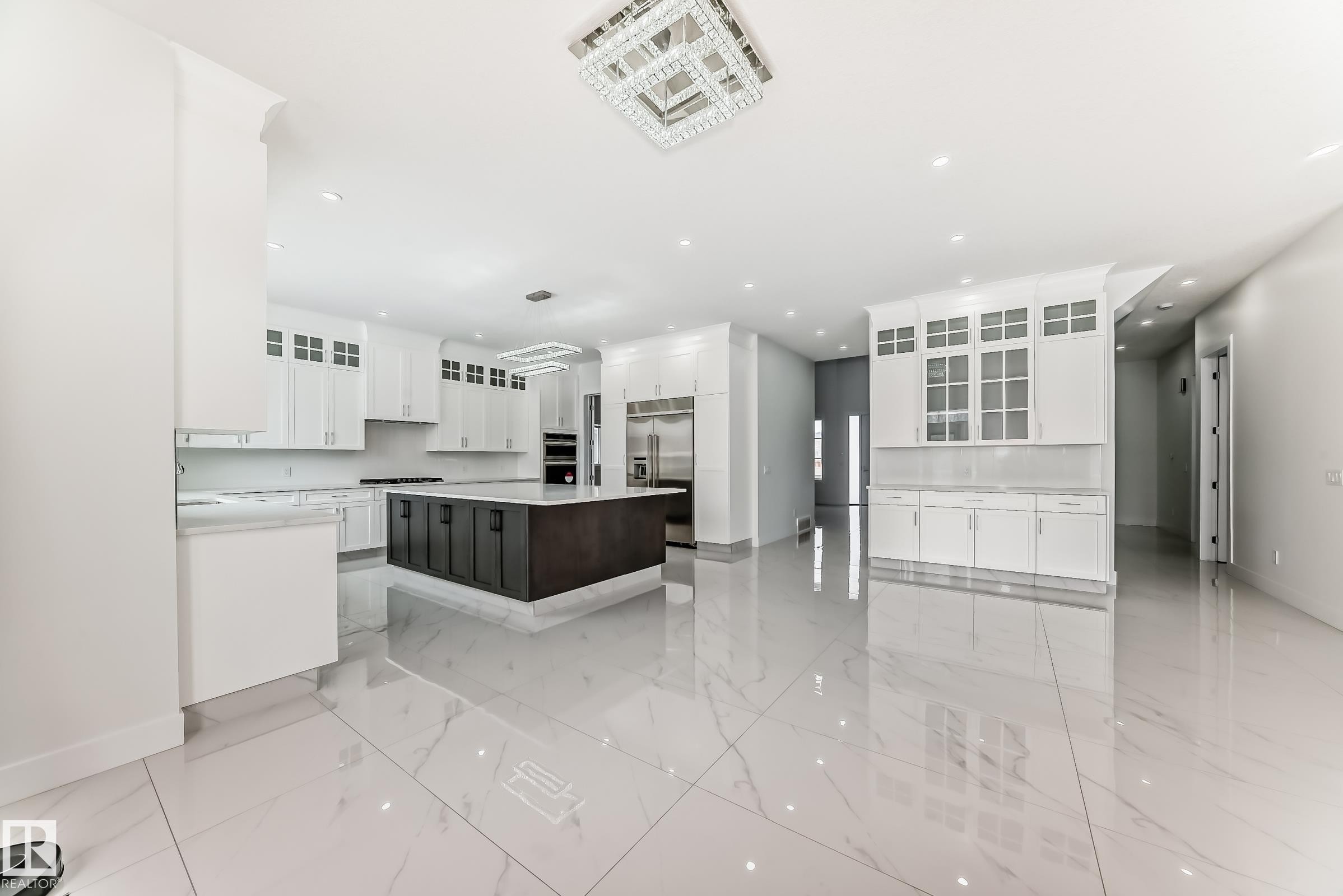 340 33 Ave Nw, Edmonton, AB - Indoor