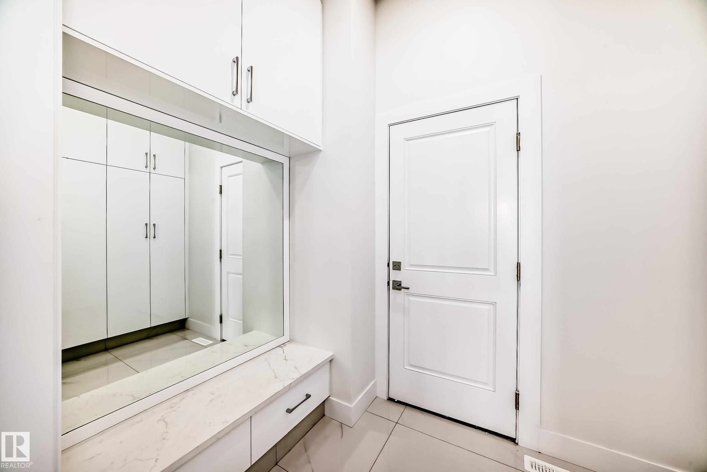 340 33 Ave Nw, Edmonton, AB - Indoor Photo Showing Other Room