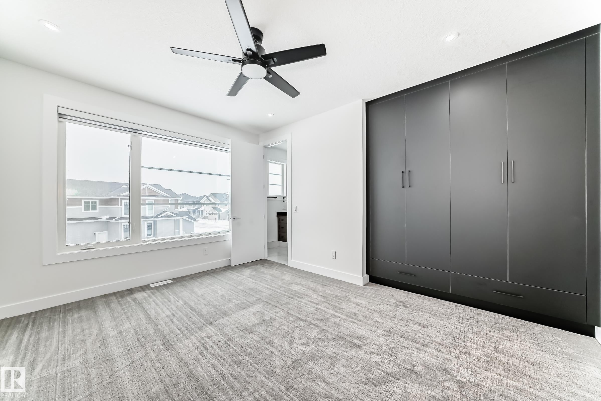 340 33 Ave Nw, Edmonton, AB - Indoor Photo Showing Other Room