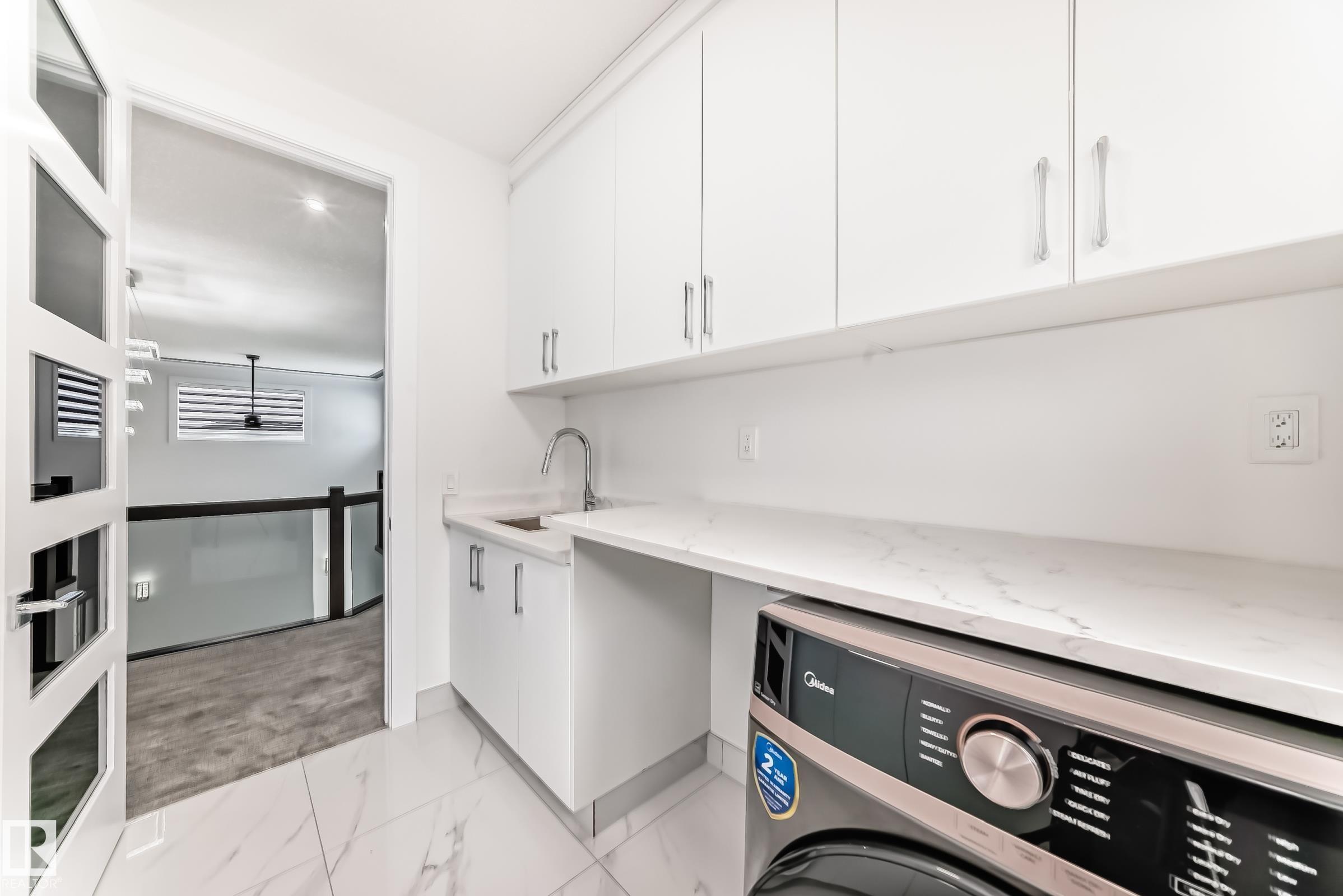 340 33 Ave Nw, Edmonton, AB - Indoor Photo Showing Laundry Room