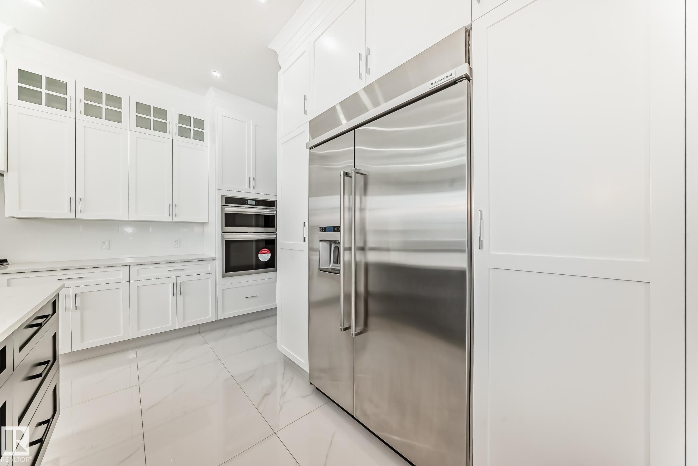 340 33 Ave Nw, Edmonton, AB - Indoor Photo Showing Kitchen