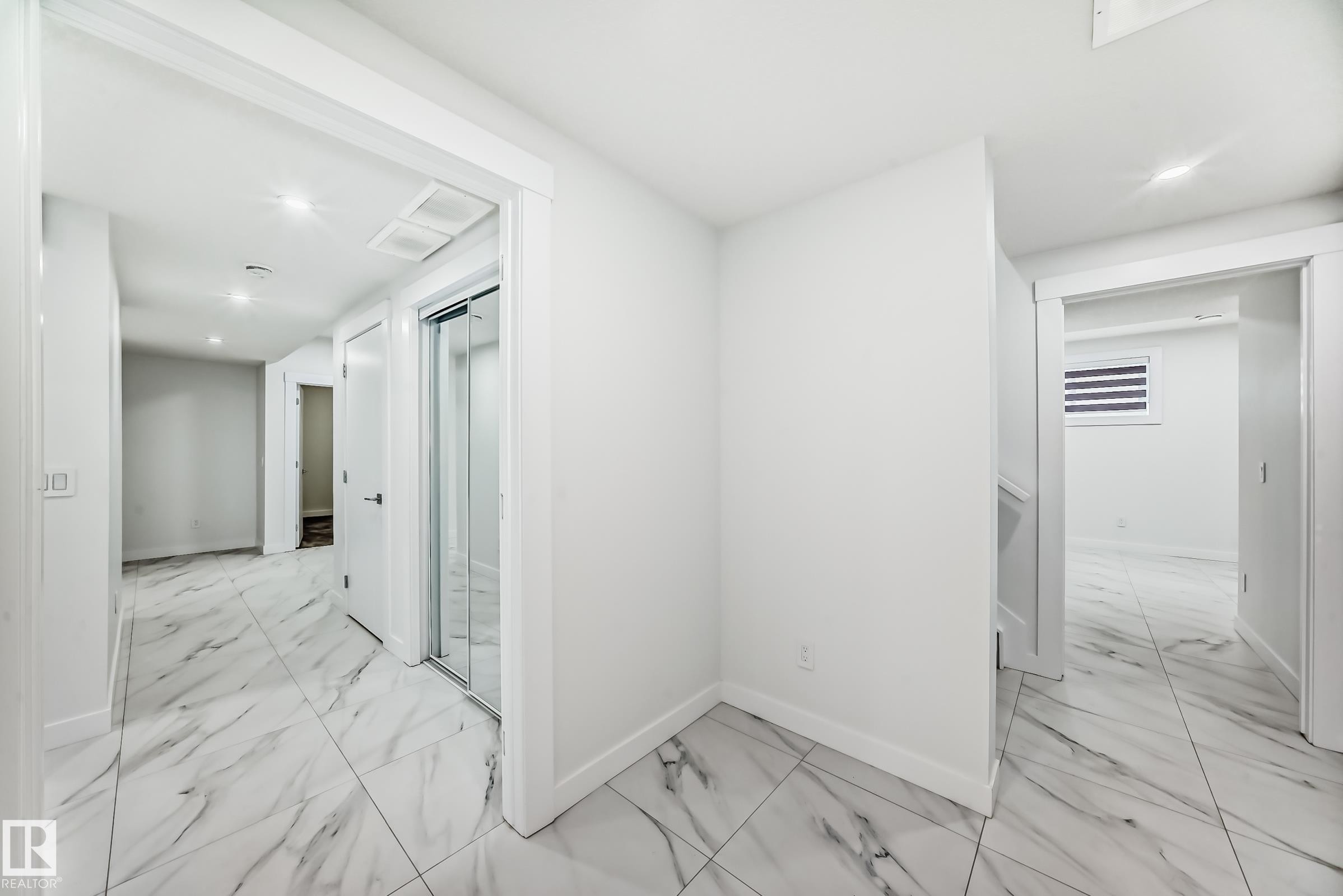 340 33 Ave Nw, Edmonton, AB - Indoor Photo Showing Other Room